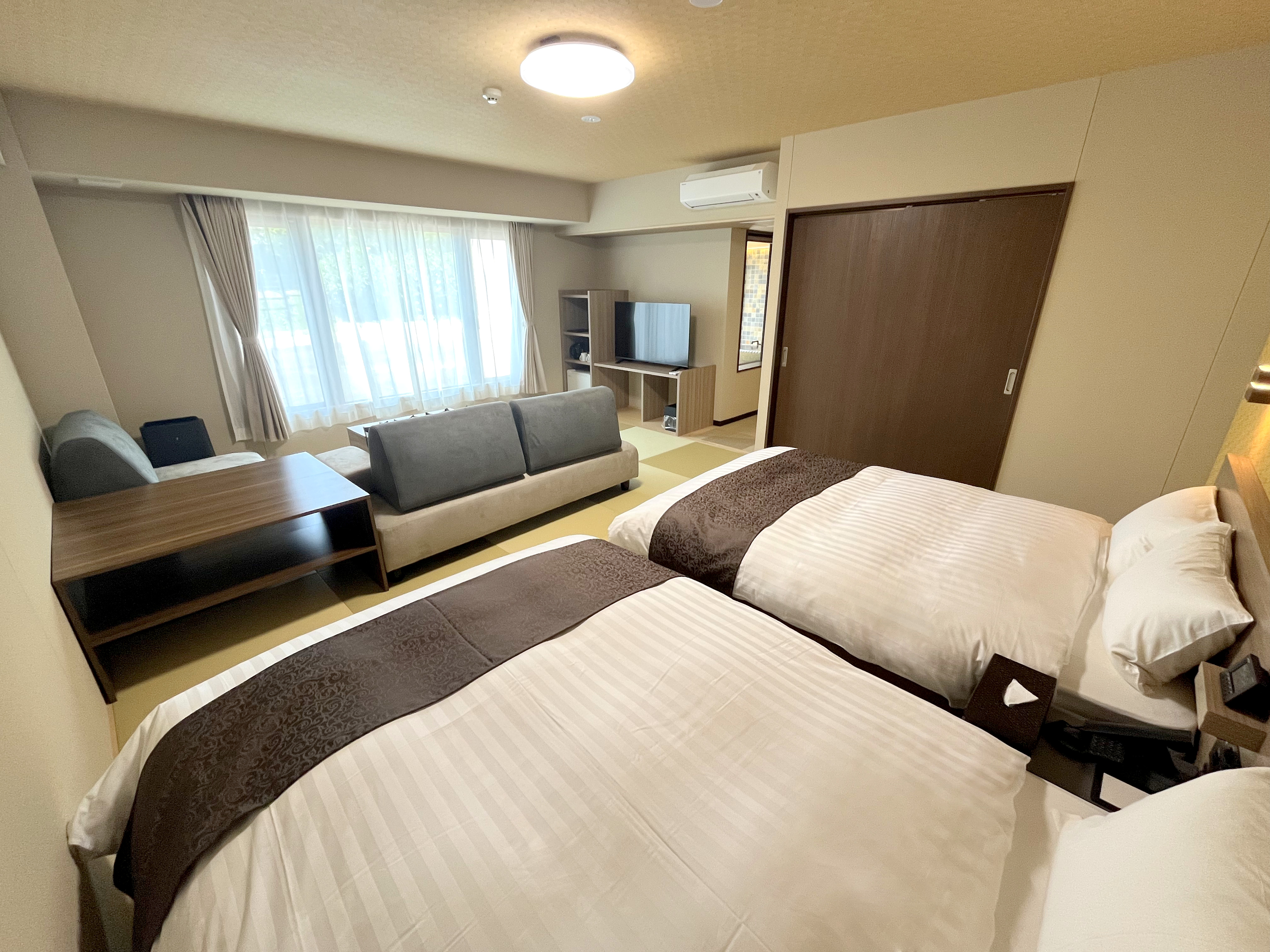 半露天風呂付【和モダンベッドルーム】広々とした空間から外を眺めて☆