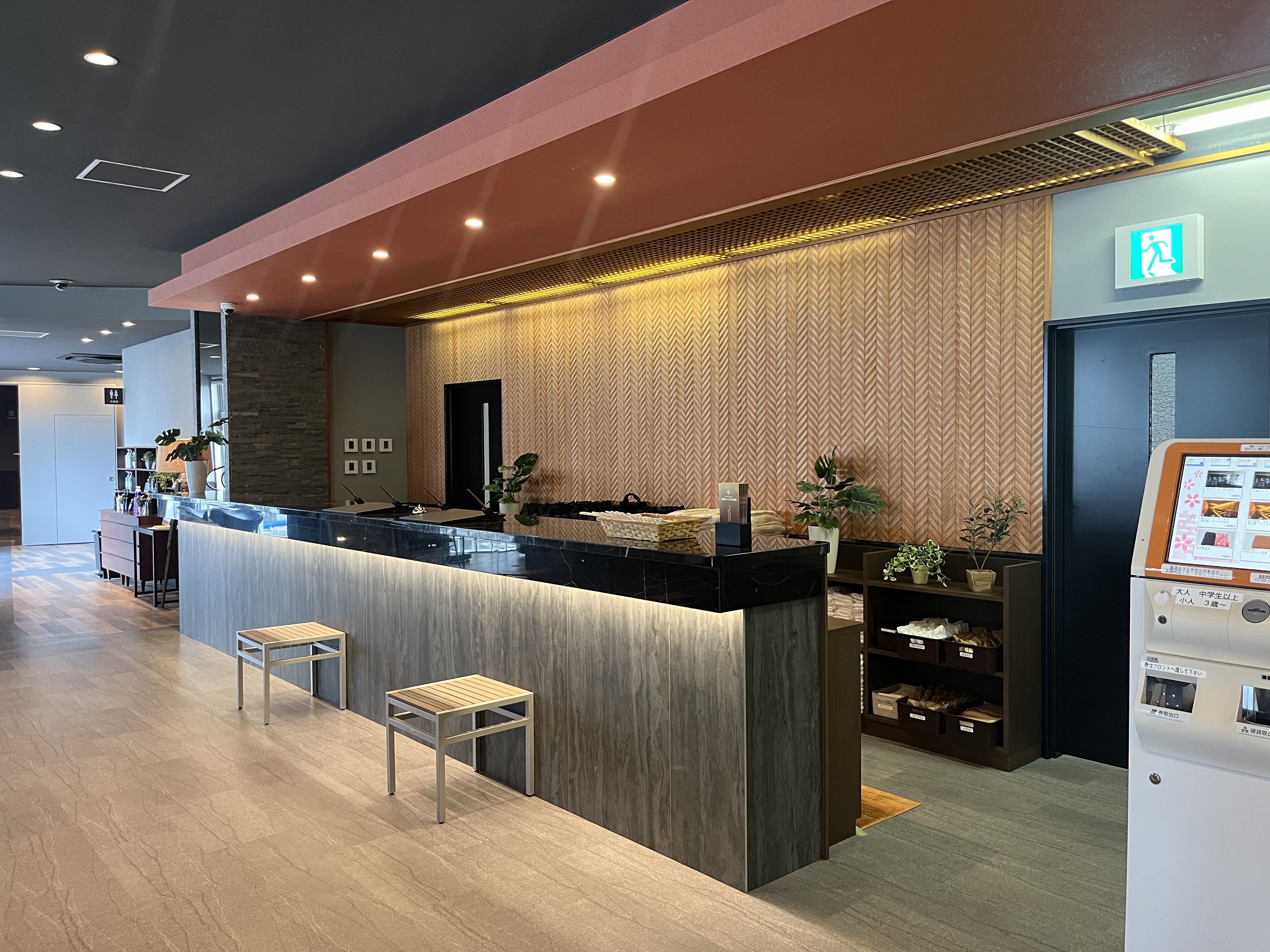 フロントカウンター