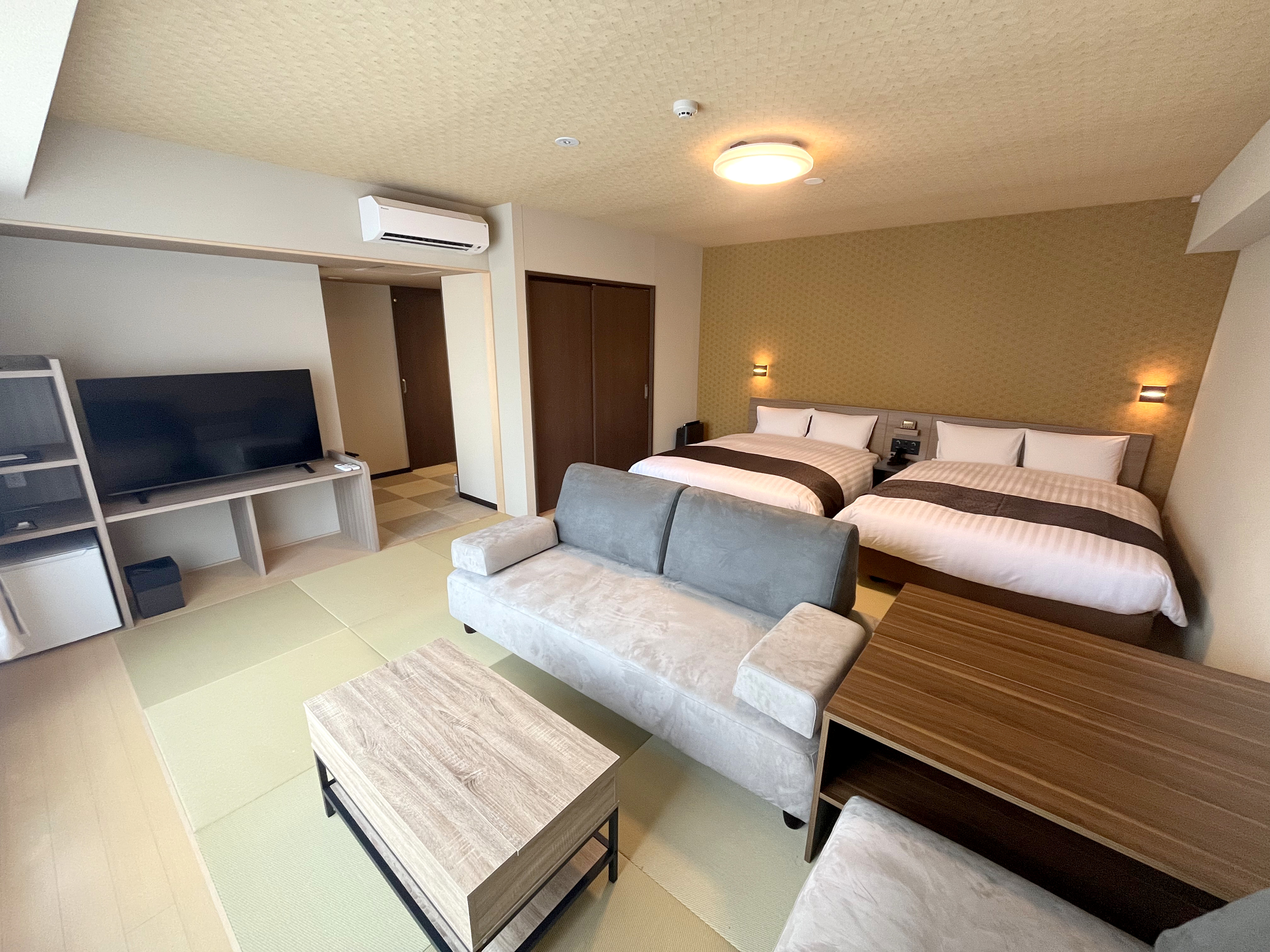 天然温泉かけ流し半露天風呂付の和モダンベッドルーム！