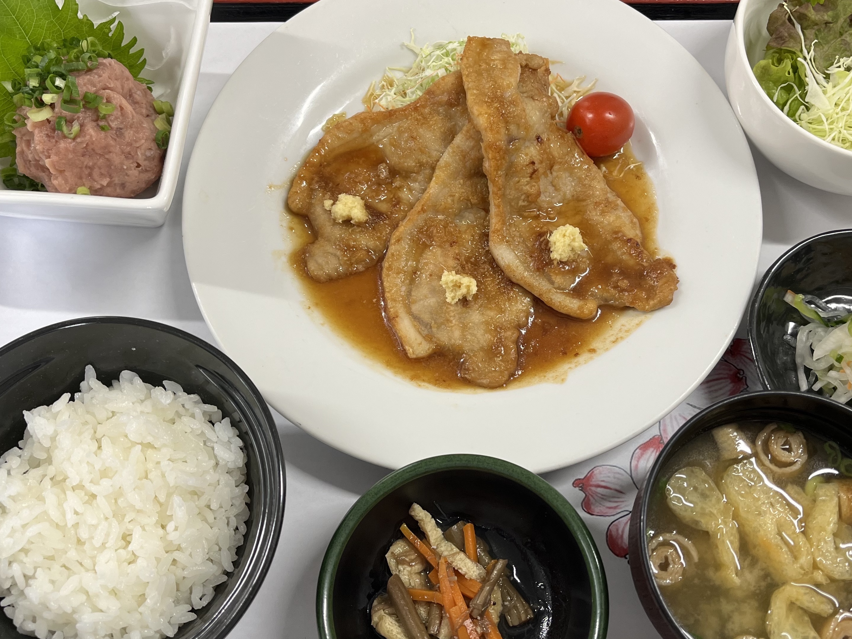 赤城ポーク生姜焼きセット♪グラスビールorソフトとドリンク1杯無料!!!