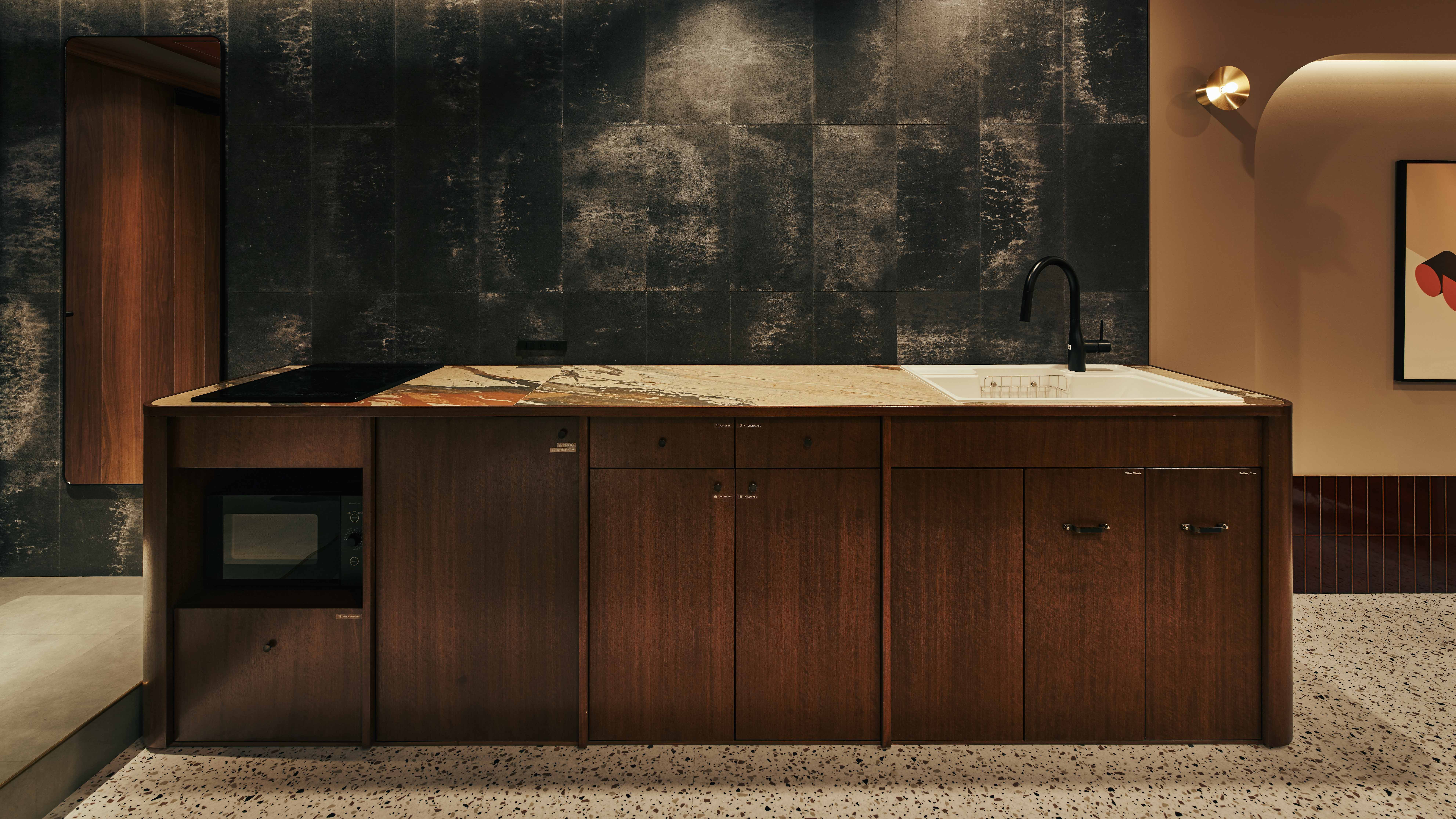 スーペリアスイート（702） 　52㎡　キッチン、洗濯機付き　6名宿泊可能