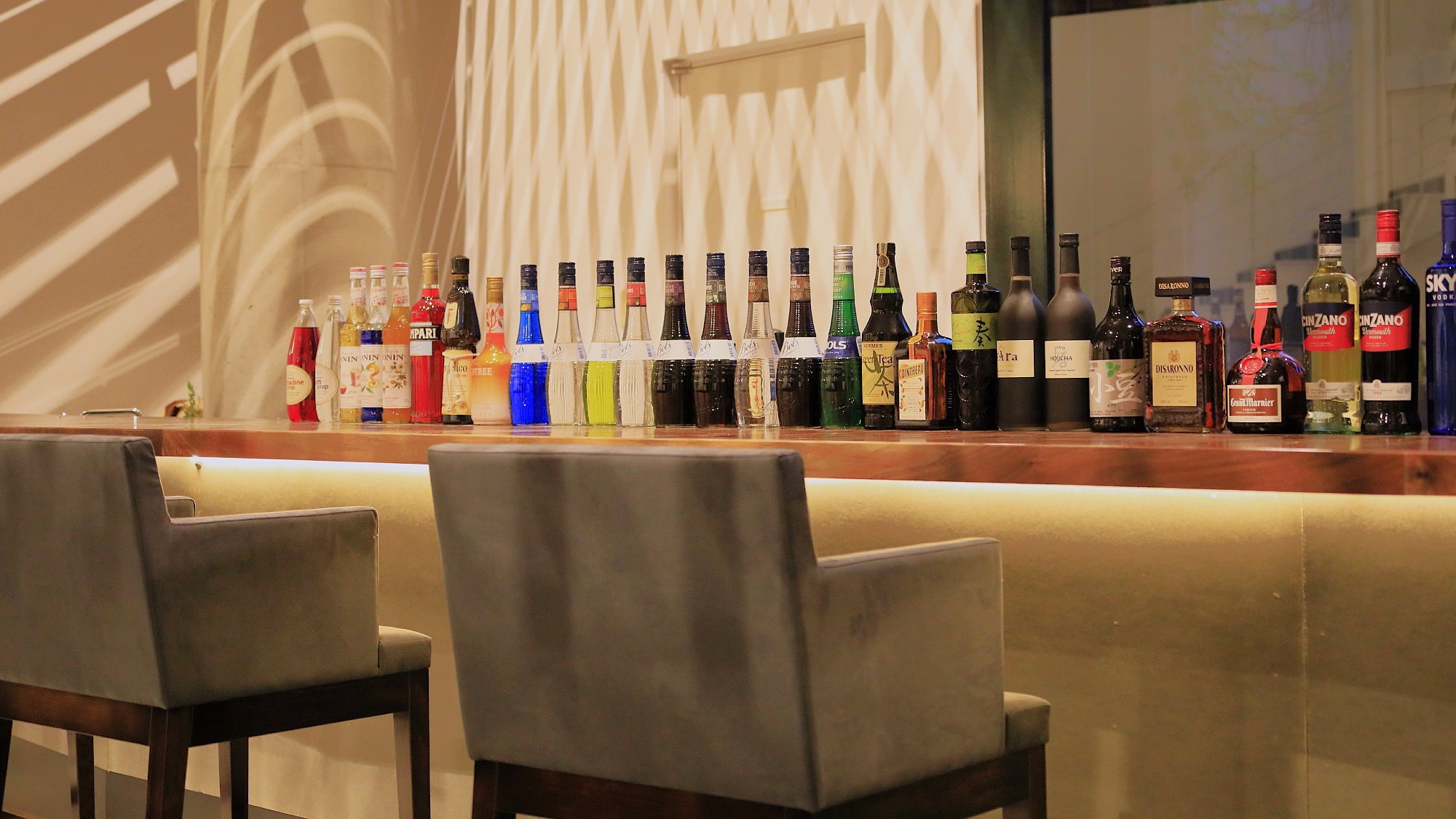 【さき楽×特選会席】14日前までのご予約がお得！／大人の夜を彩るBARタイムを＜特選会席−国産牛−＞