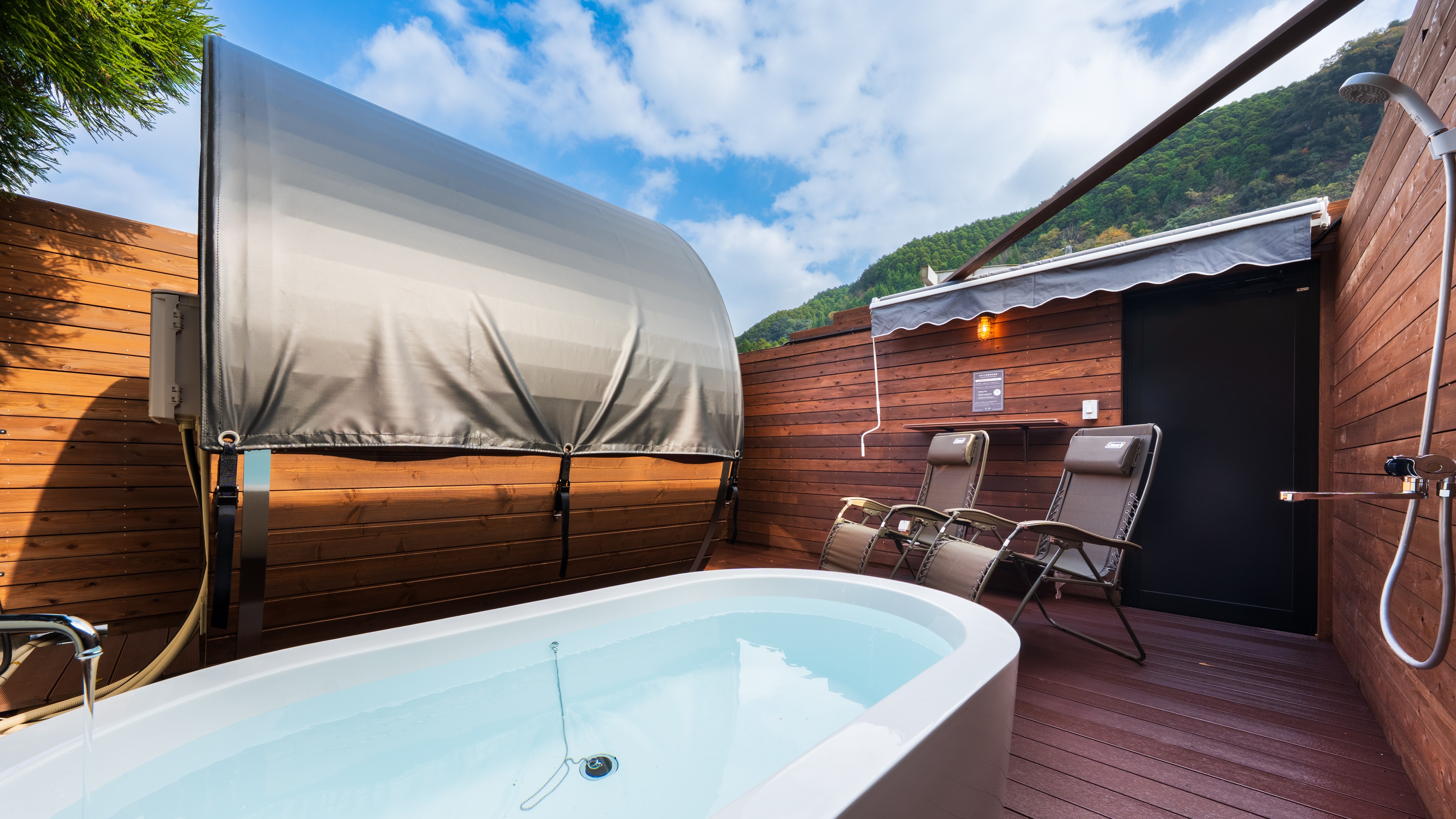 【貸切サウナ】水風呂屋、お湯がでるシャワーも完備