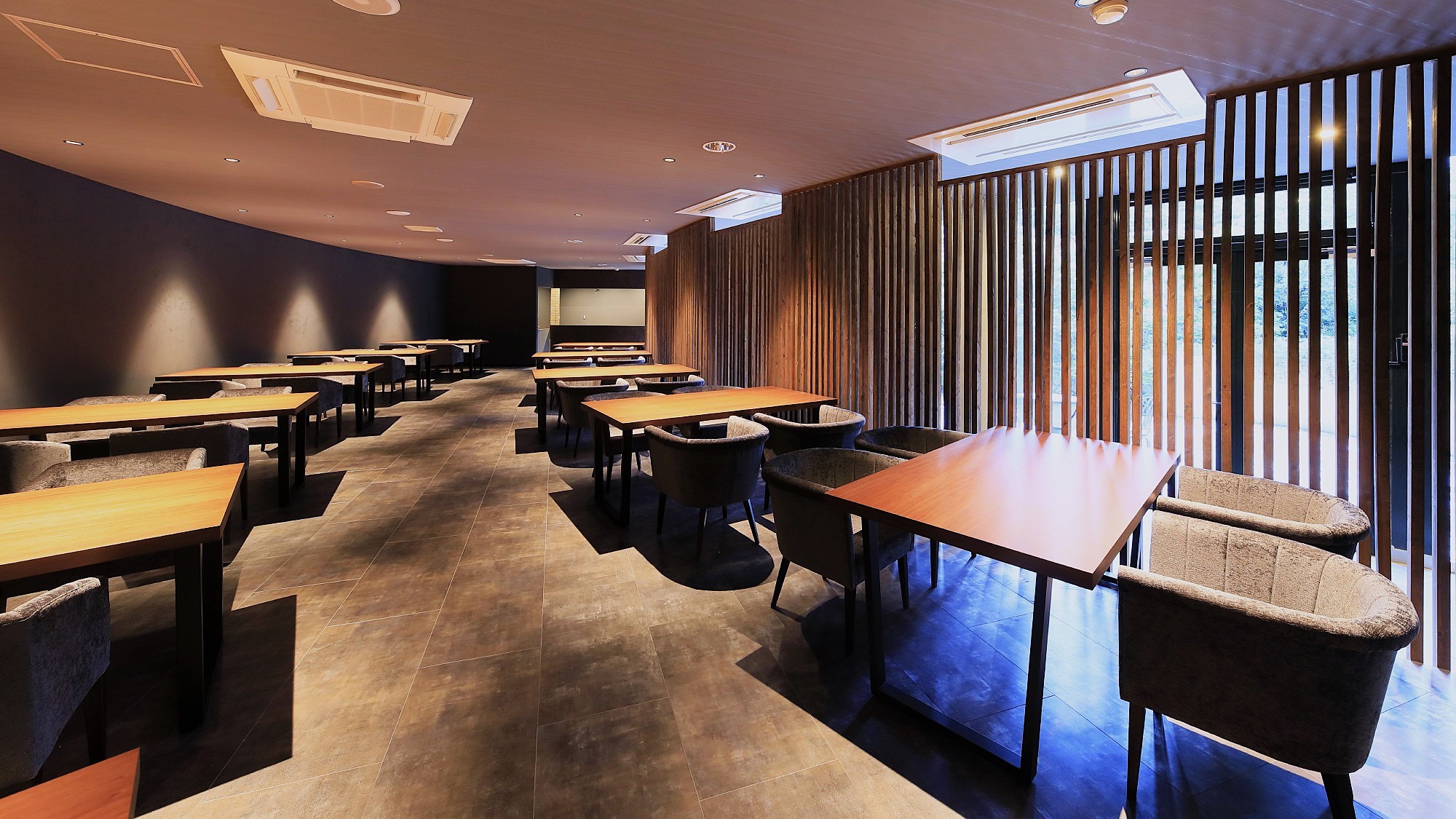 【施設】落ち着いた雰囲気のレストラン