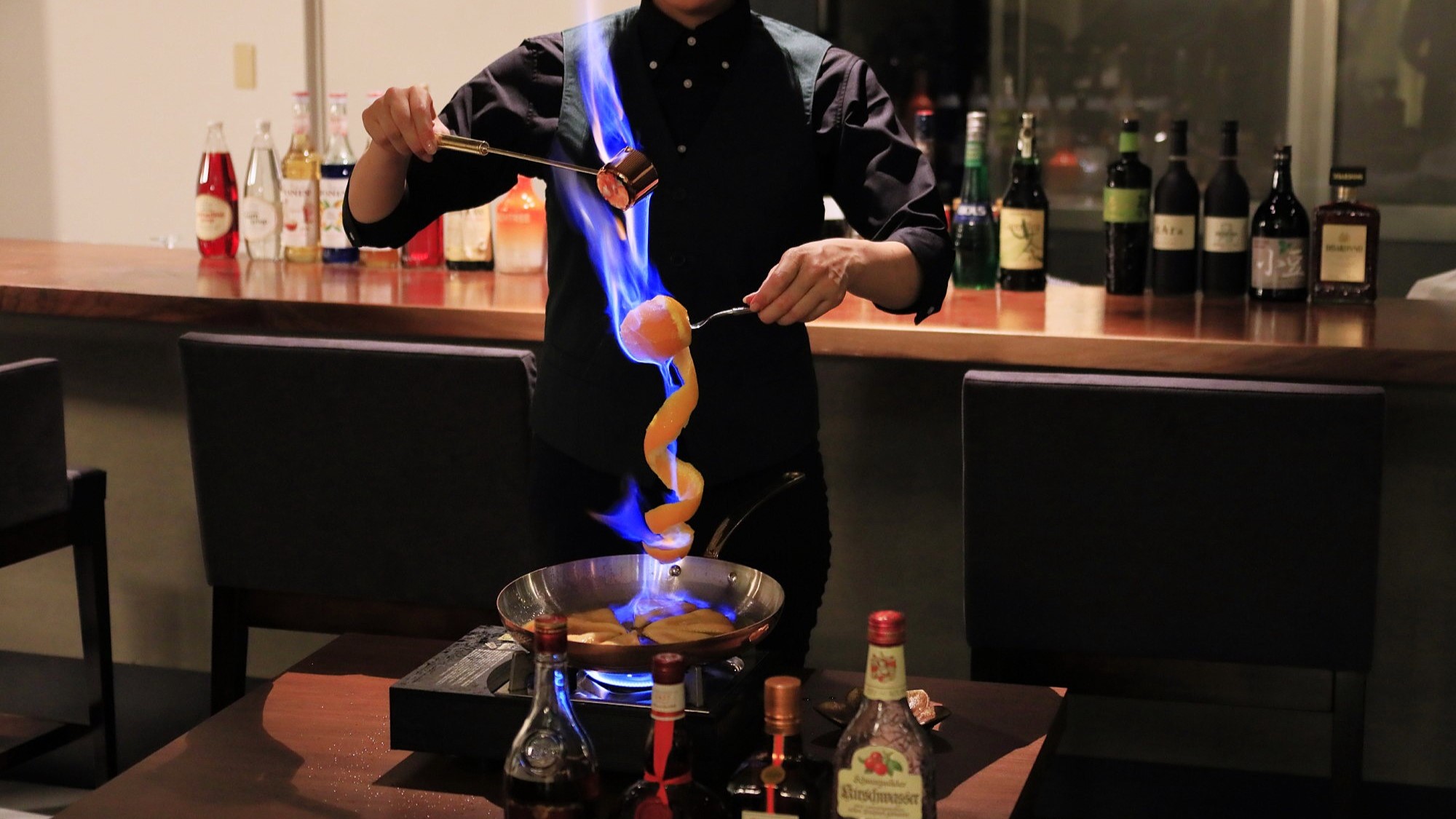 【夕食】夕食後のデザートは、BARへ移動してクレープシュゼットを