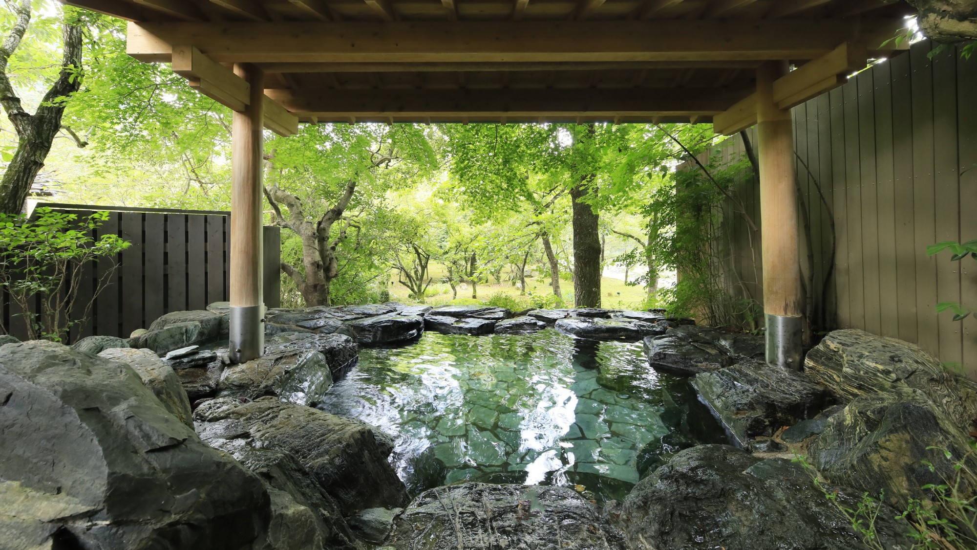 ※写真は男性露天風呂です。