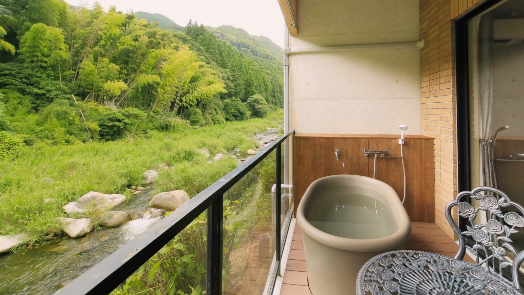 【露天風呂付き洋室ツイン】ちょっぴり特別な滞在を