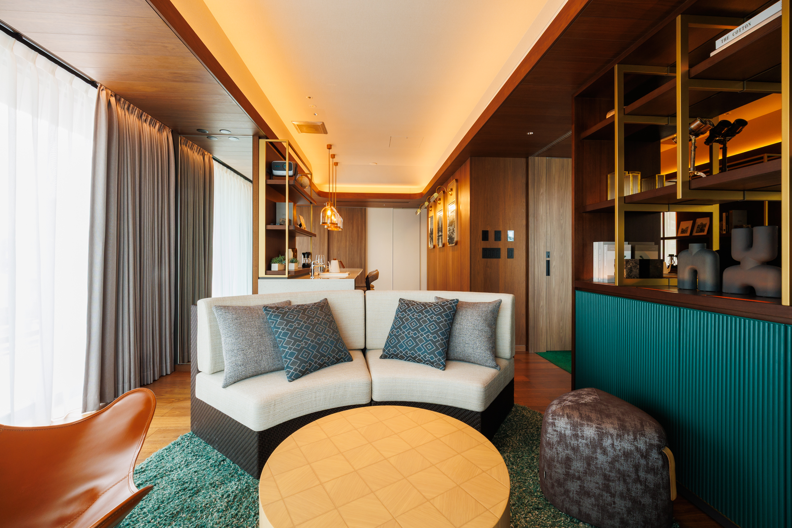 トラックスビュー・スイート（バルコニー付）