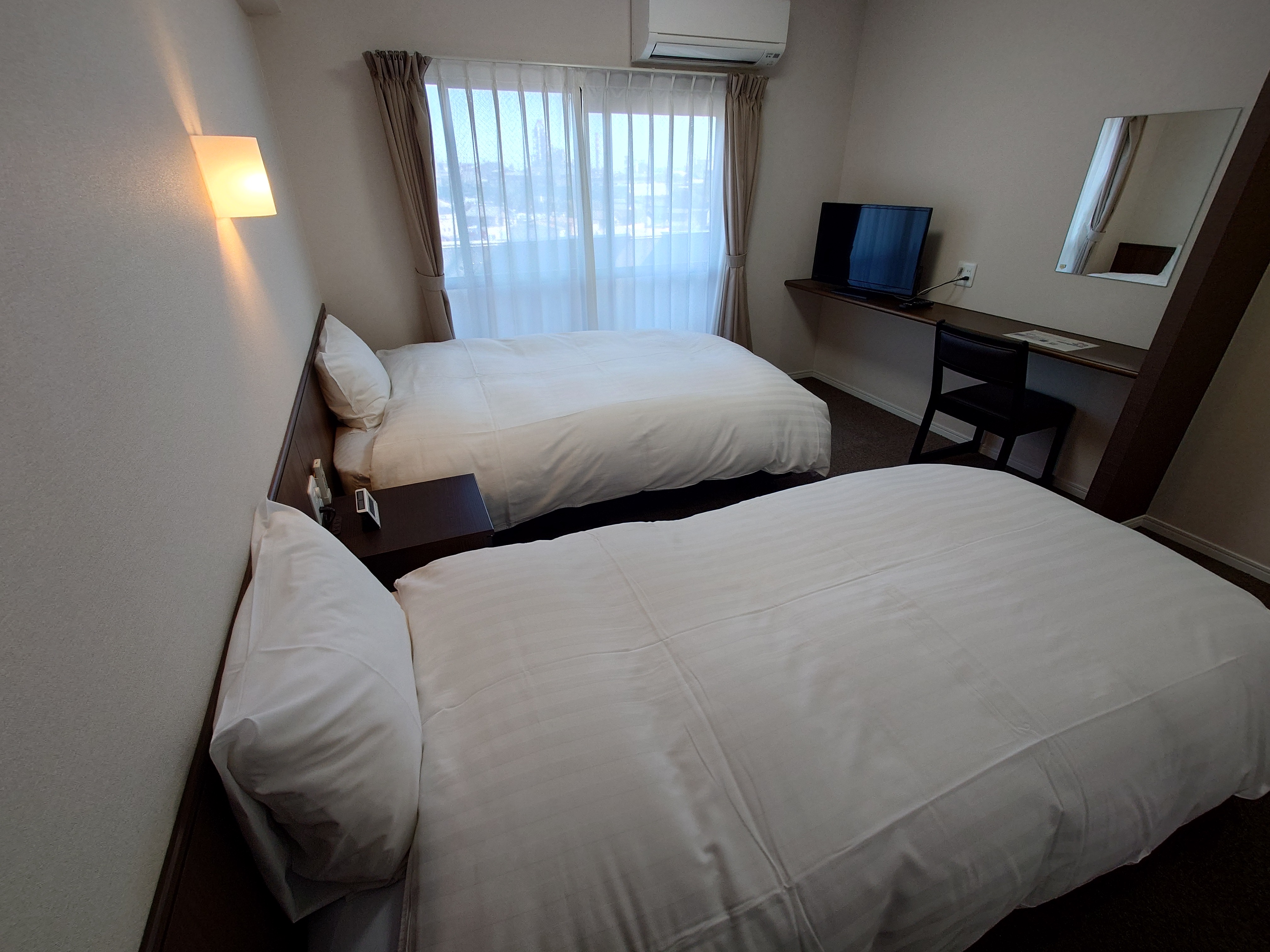  6階ツインルーム■14.3㎡／セミダブルベッド