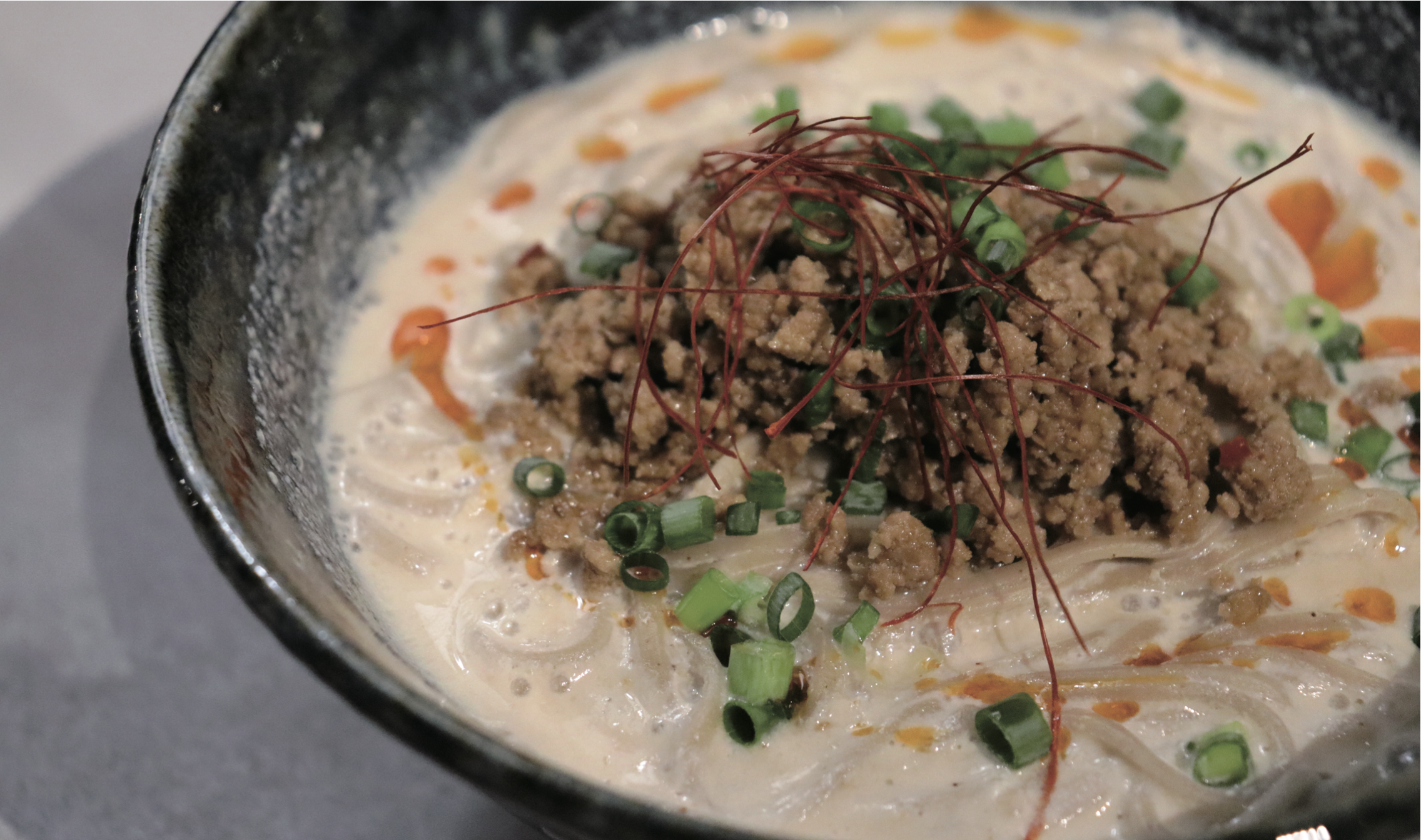 Cafe & Bar｜ラウンジ内カフェ&バーで提供する豆乳坦々蕎麦