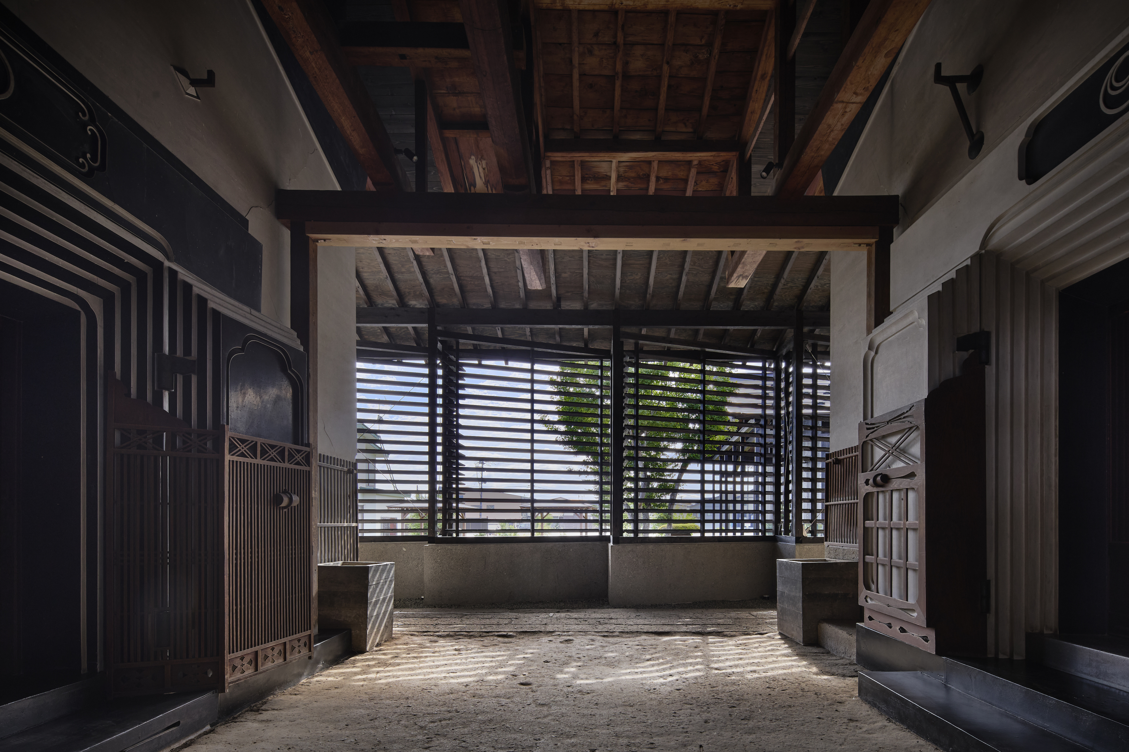 Facade｜「雪囲い」を参照して新設された宿泊棟の鞘堂