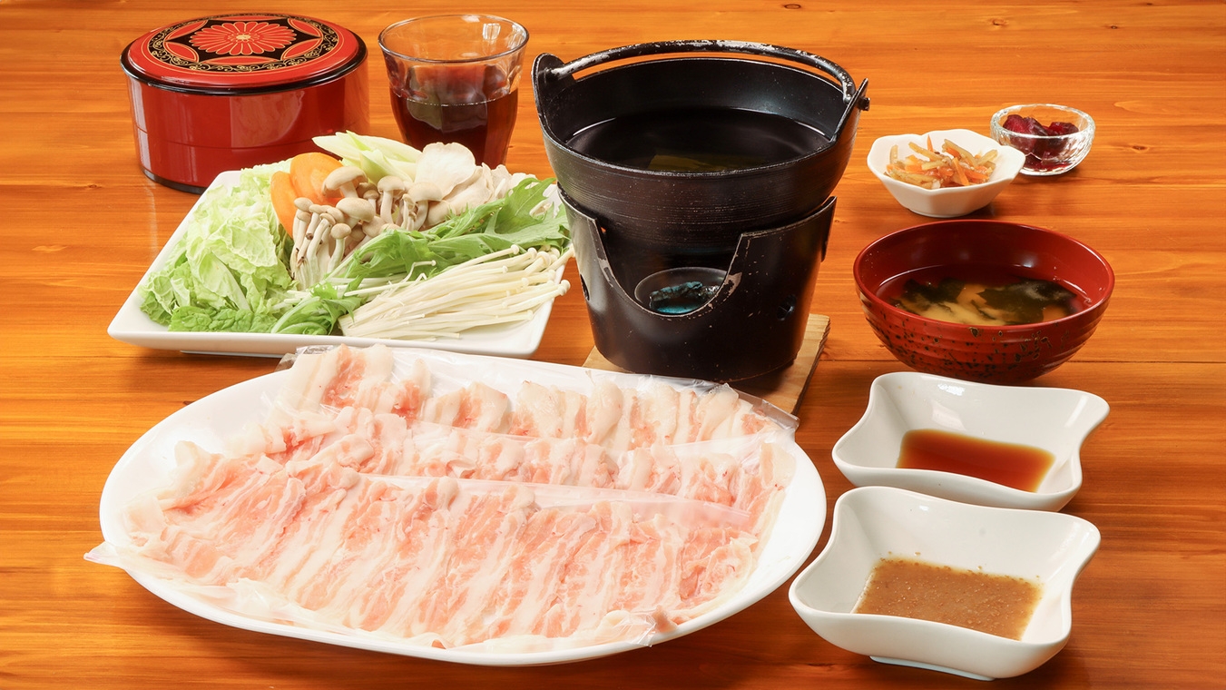 【バンガロー／2食付き】夕食は選べる季節の鍋料理または豚しゃぶ♪朝食付きで手間いらずの安心stay