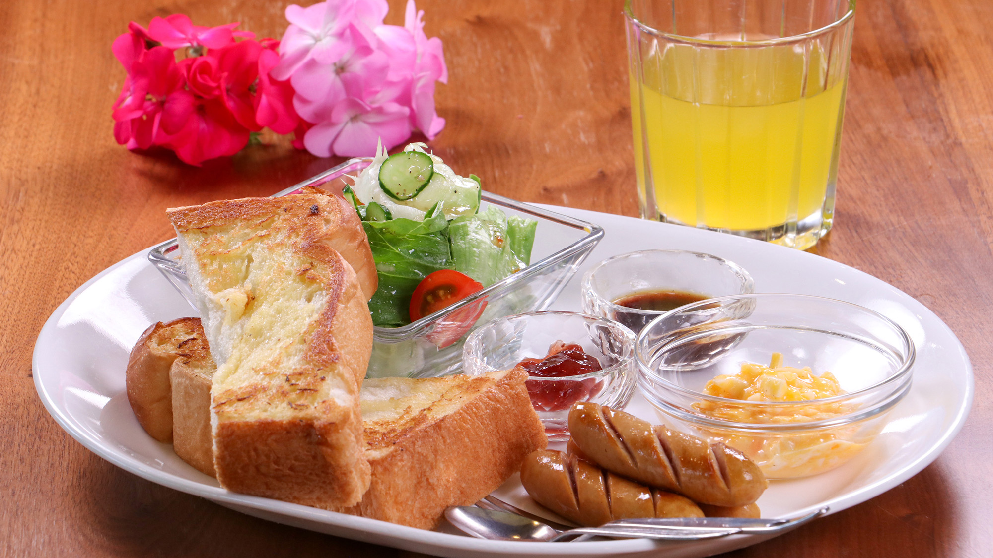 #朝食一例　彩り豊かな朝食プレートで、爽やかな朝の時間をお楽しみください