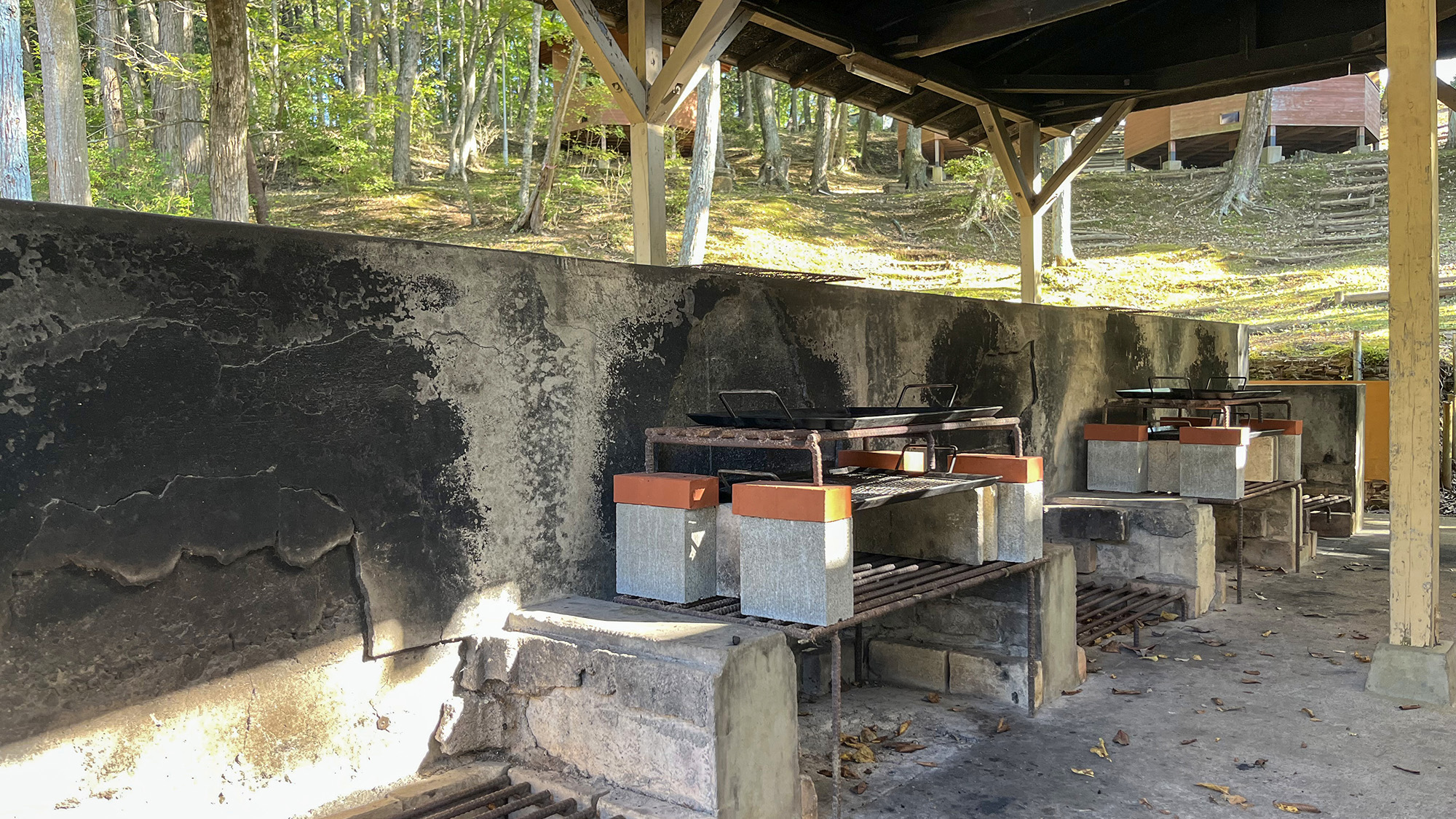 #炊事棟　調理に便利な鉄板を設置いたしました。