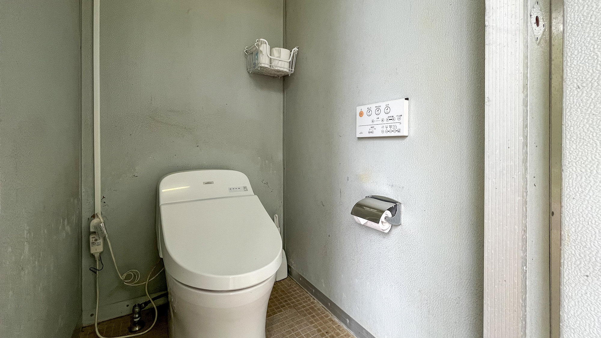 #園内共有トイレ　男女共に洋式を設けております