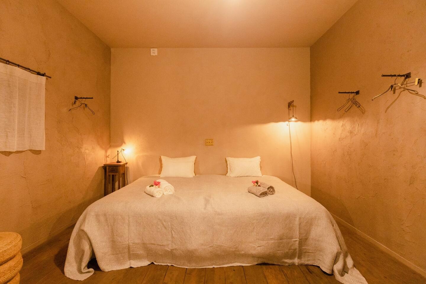 セミダブルベッド【room 1】