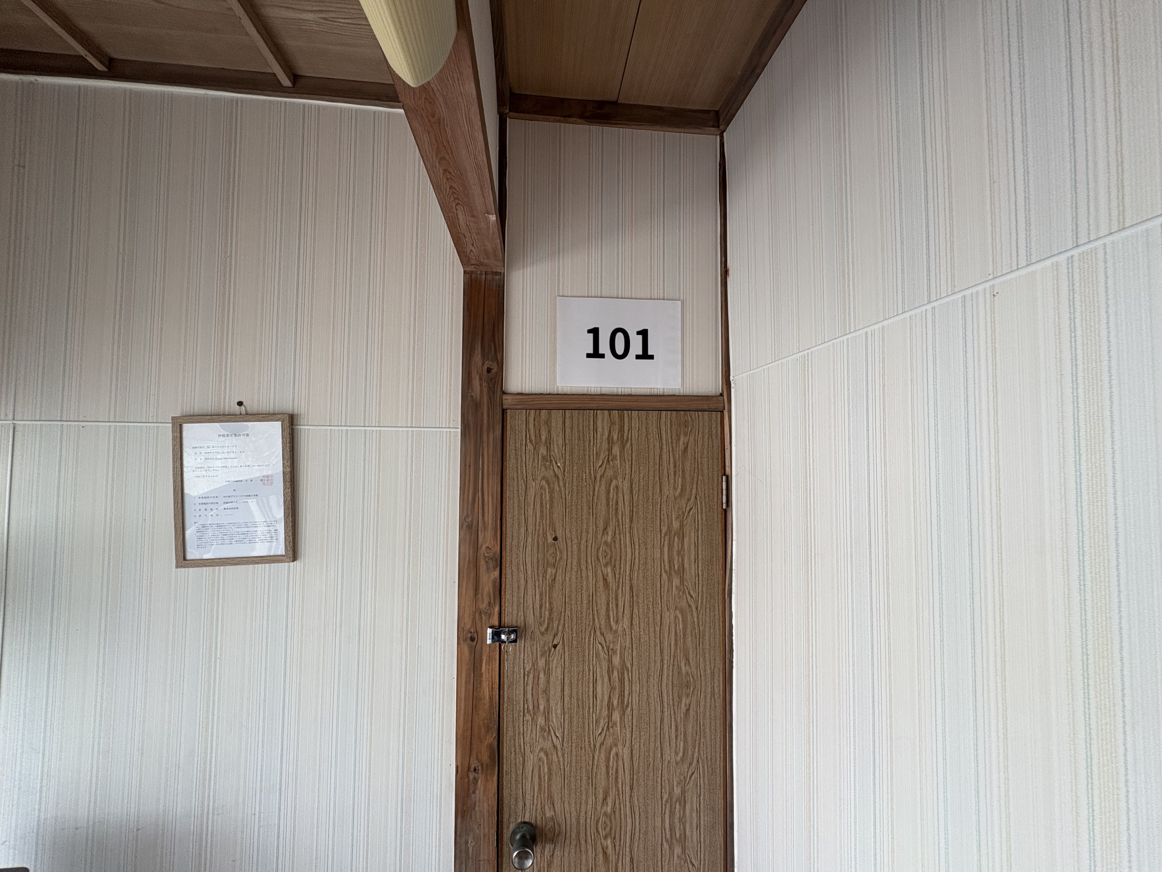 5号館個室3名入口