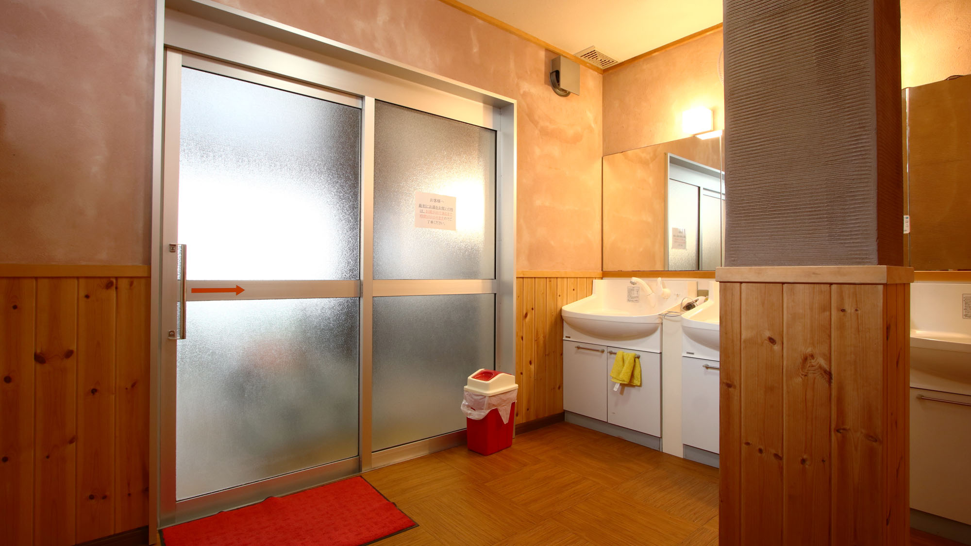 女湯　スキンケア用品はご持参ください*