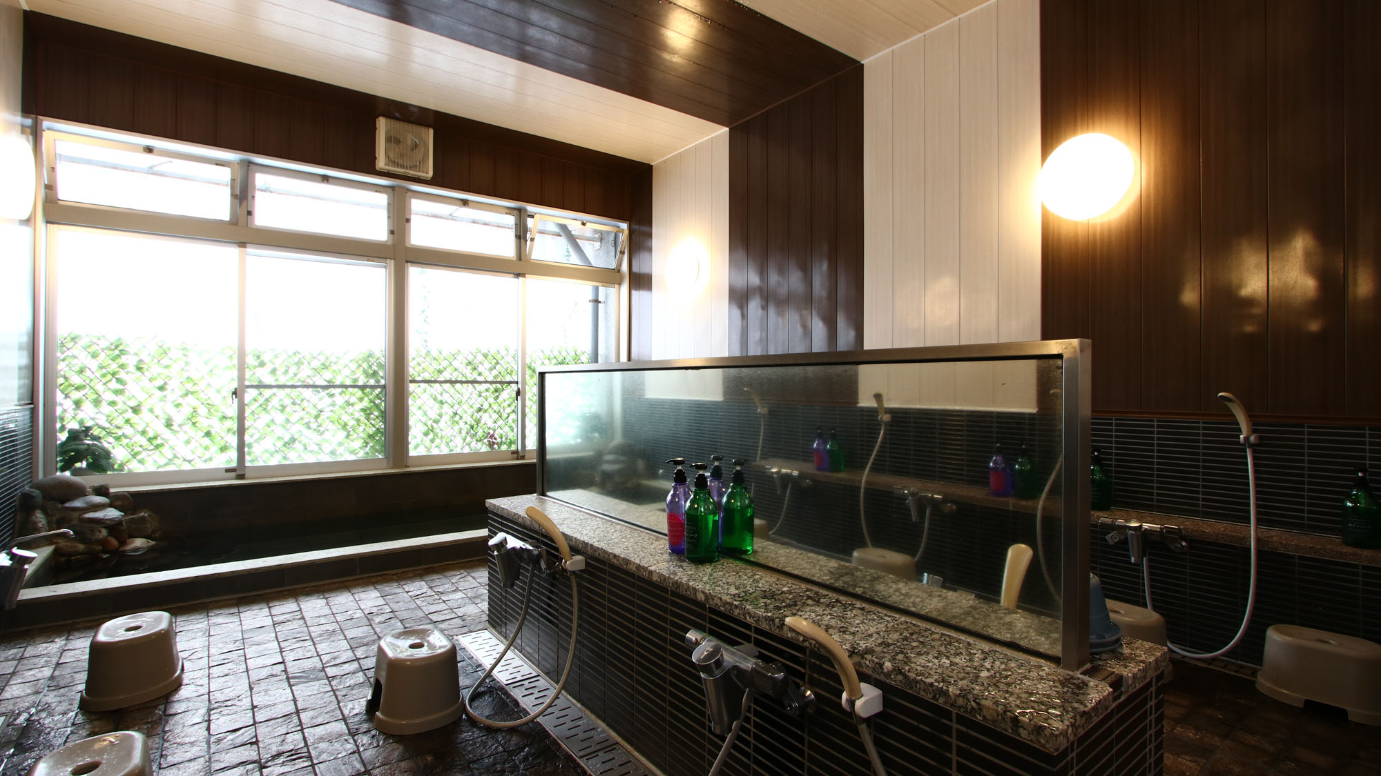 男湯　お好みの時間にご利用ください*