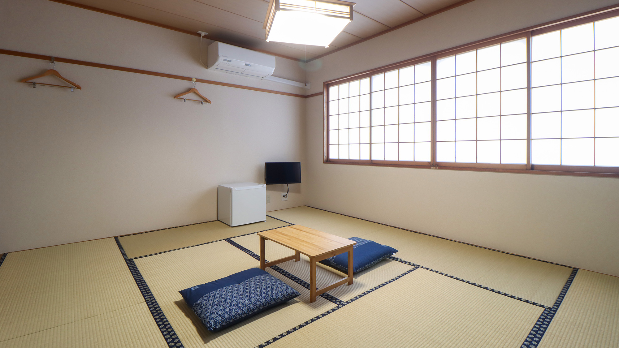 #和室10畳　広めなお部屋でご家族などのご利用に最適♪
