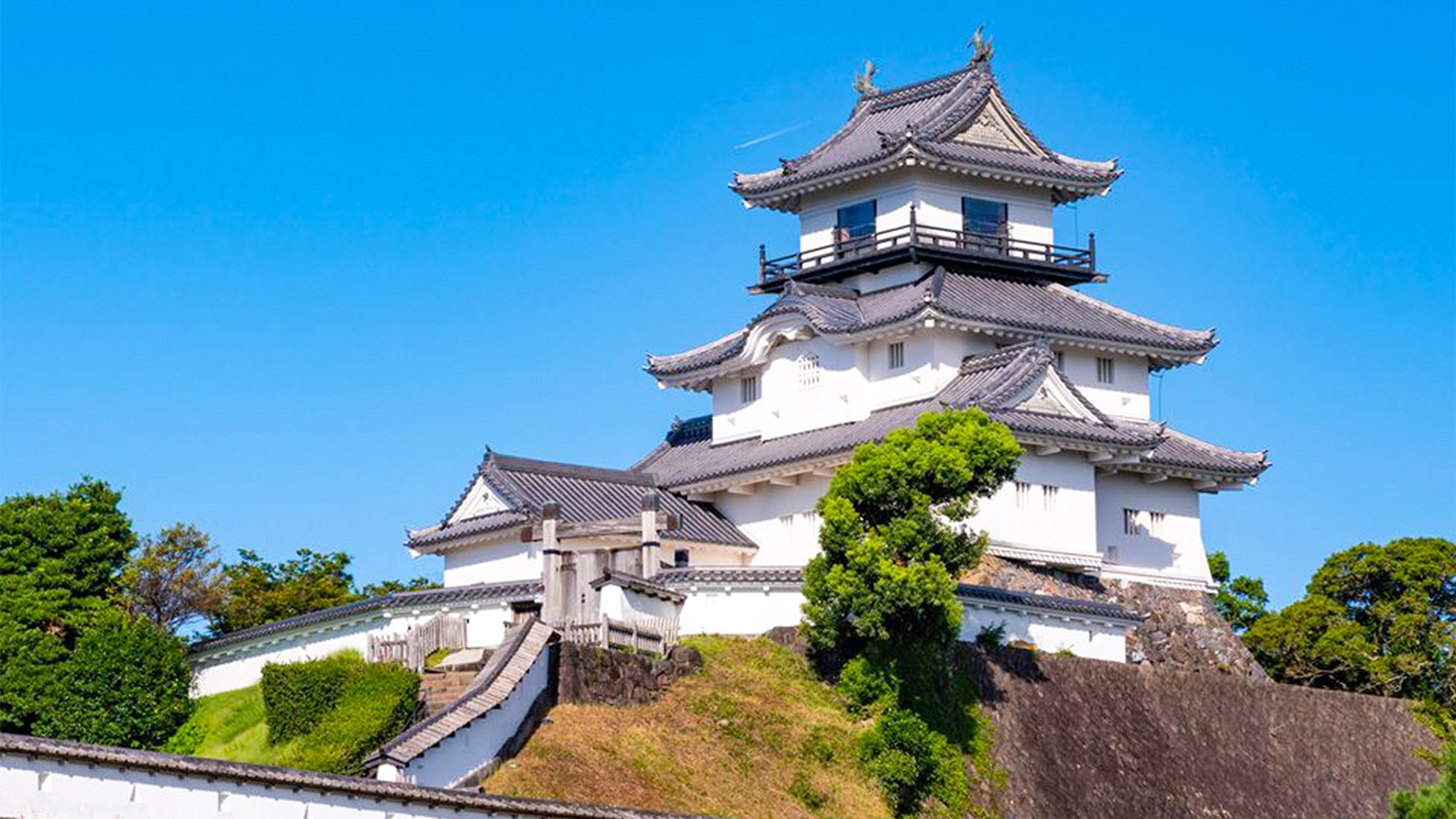 ・【掛川城】「東海の名城」は徒歩圏内にございます。滞在中はいつでもその荘厳さを感じられます