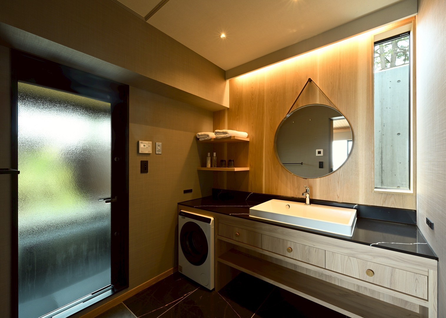 バレルサウナ露天岩風呂付客室・洗面台