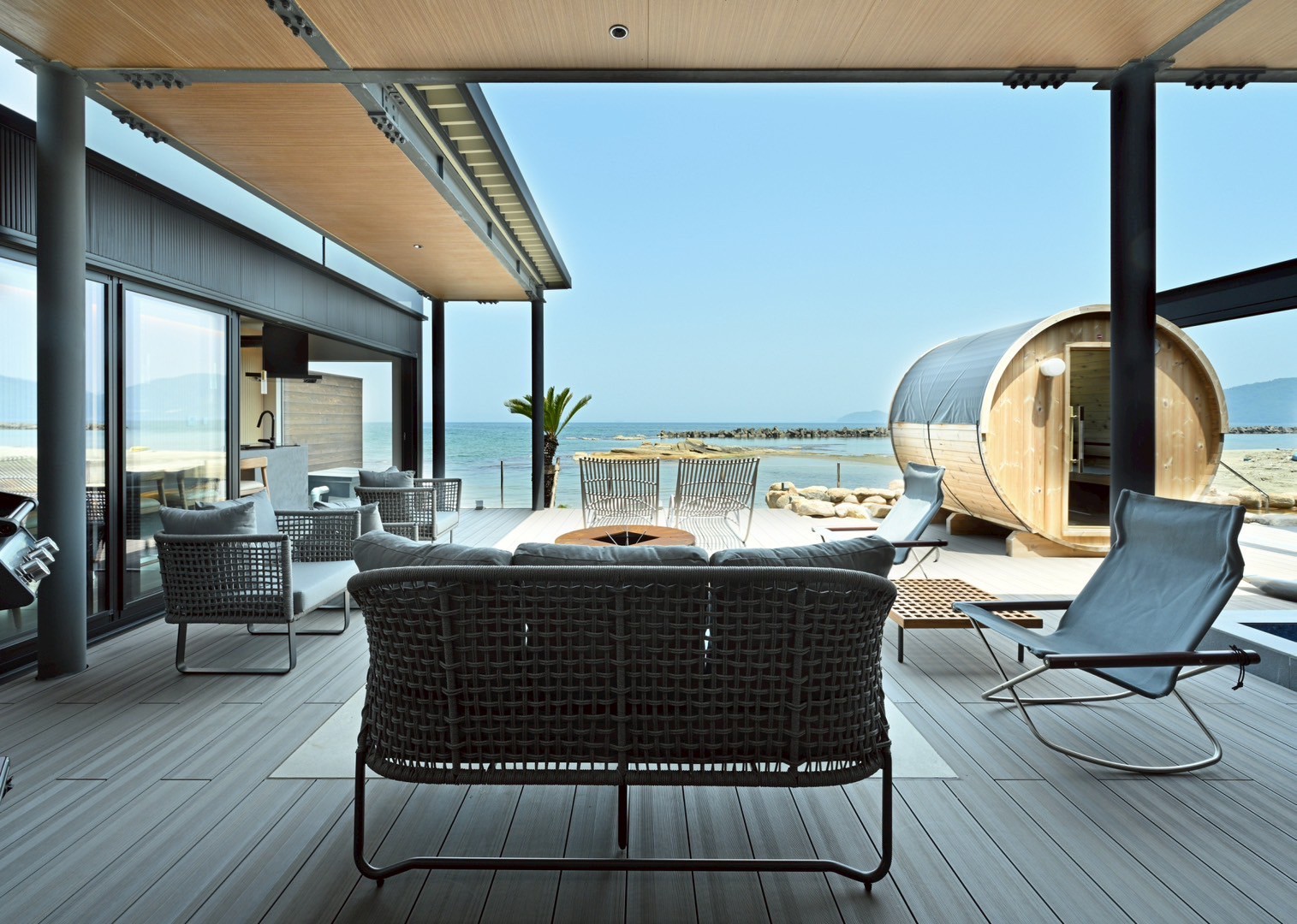 バレルサウナ露天岩風呂付客室・デッキ