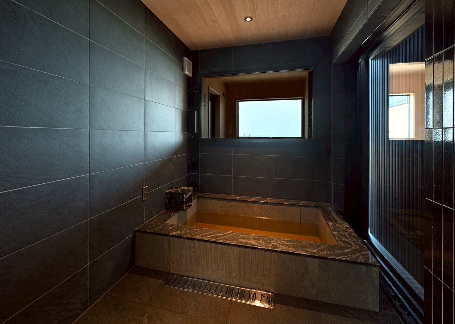 温水プールサウナ付客室・内風呂