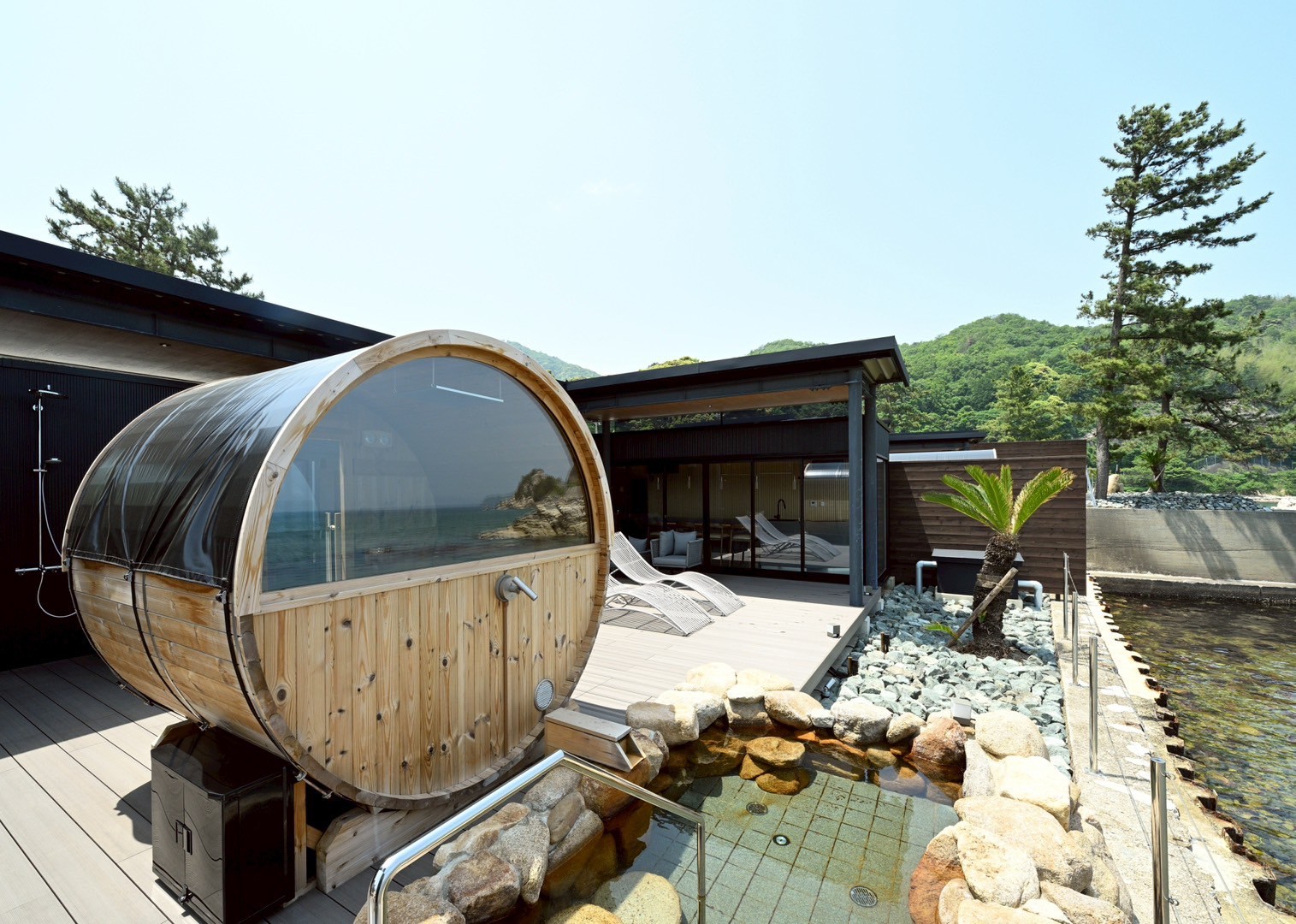 バレルサウナ露天岩風呂付客室・デッキ