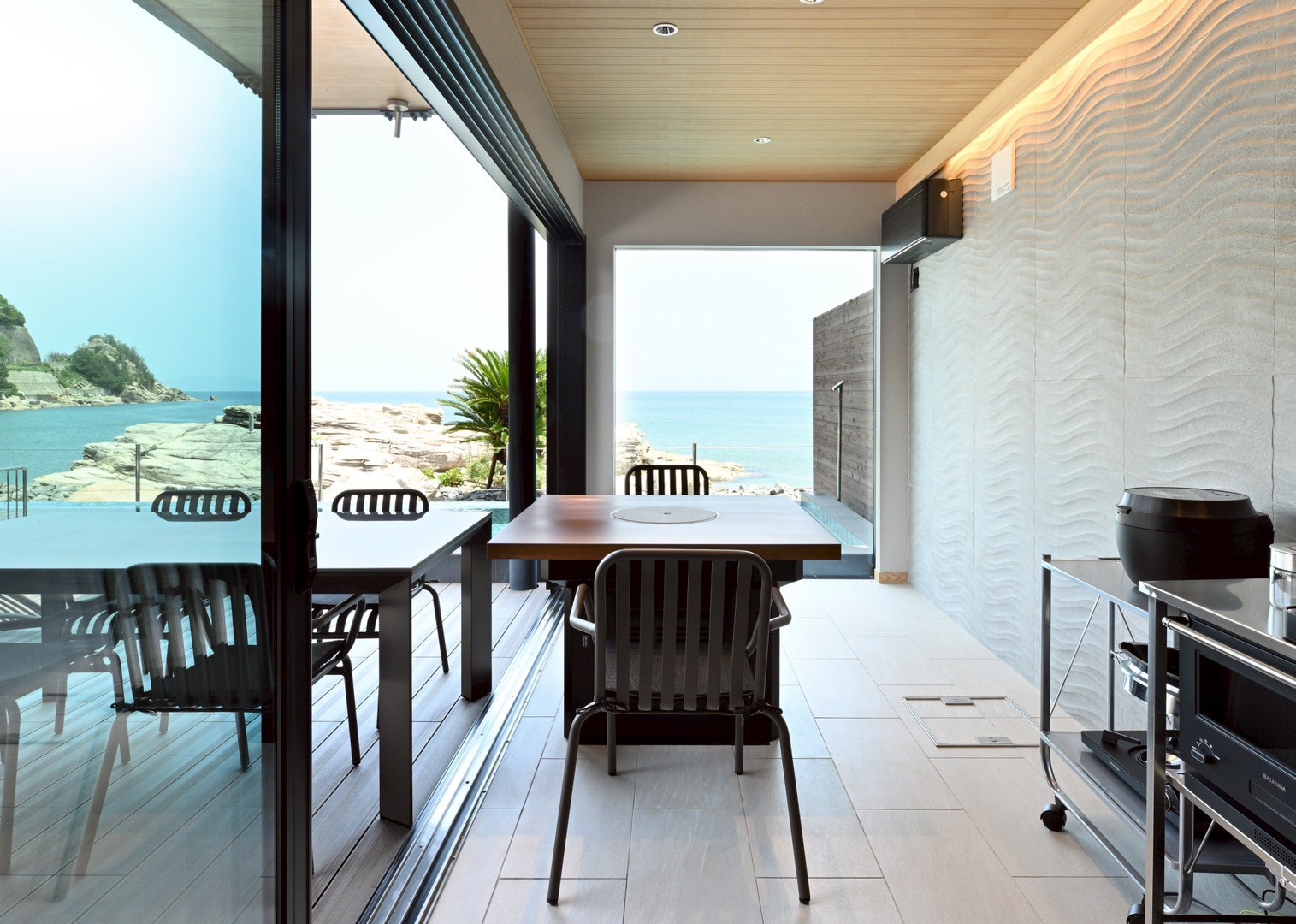 温水プールサウナ付客室・キッチン