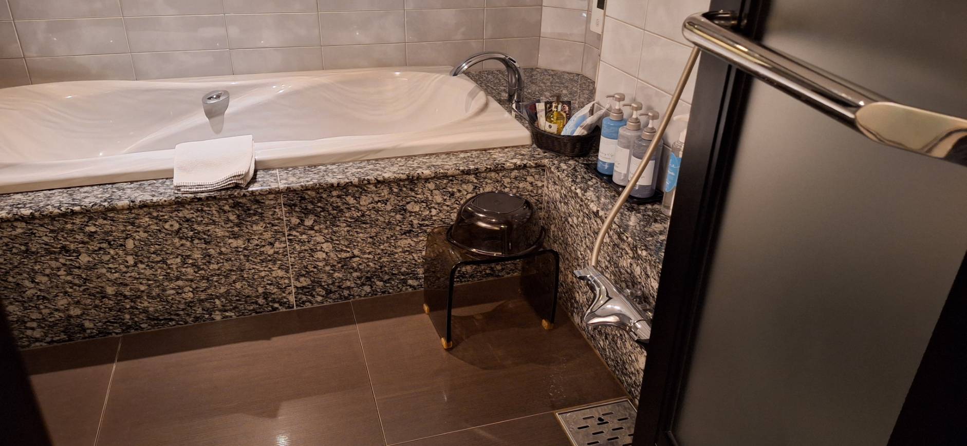 客室浴槽　EAST館　702室