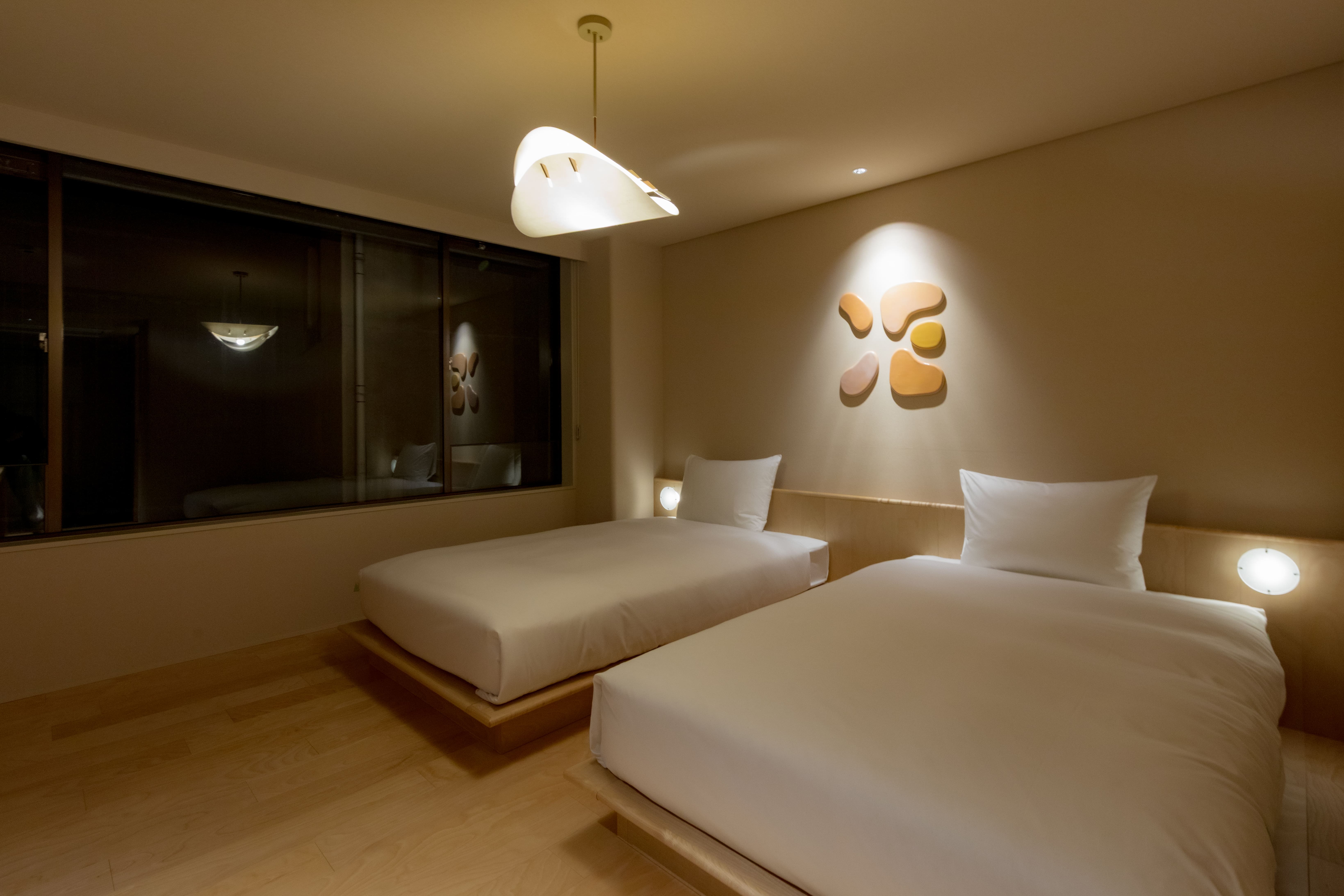 【コンパクトツイン】 / 23㎡ / セミダブルベッド2台　気軽にくつろげる快適なコンパクトルーム