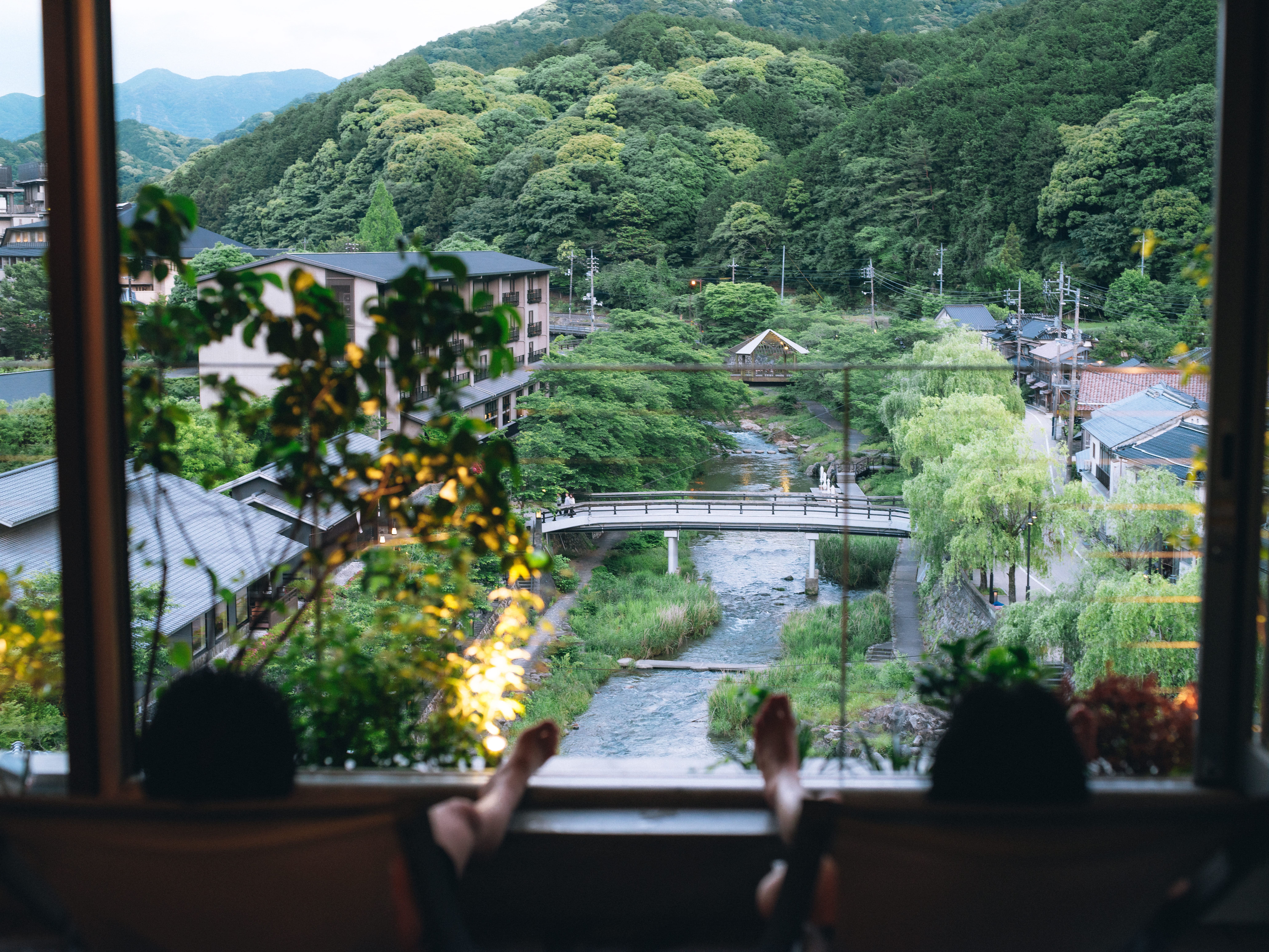 【サウナ】音信川上流を一望できる贅沢なととのいスペース