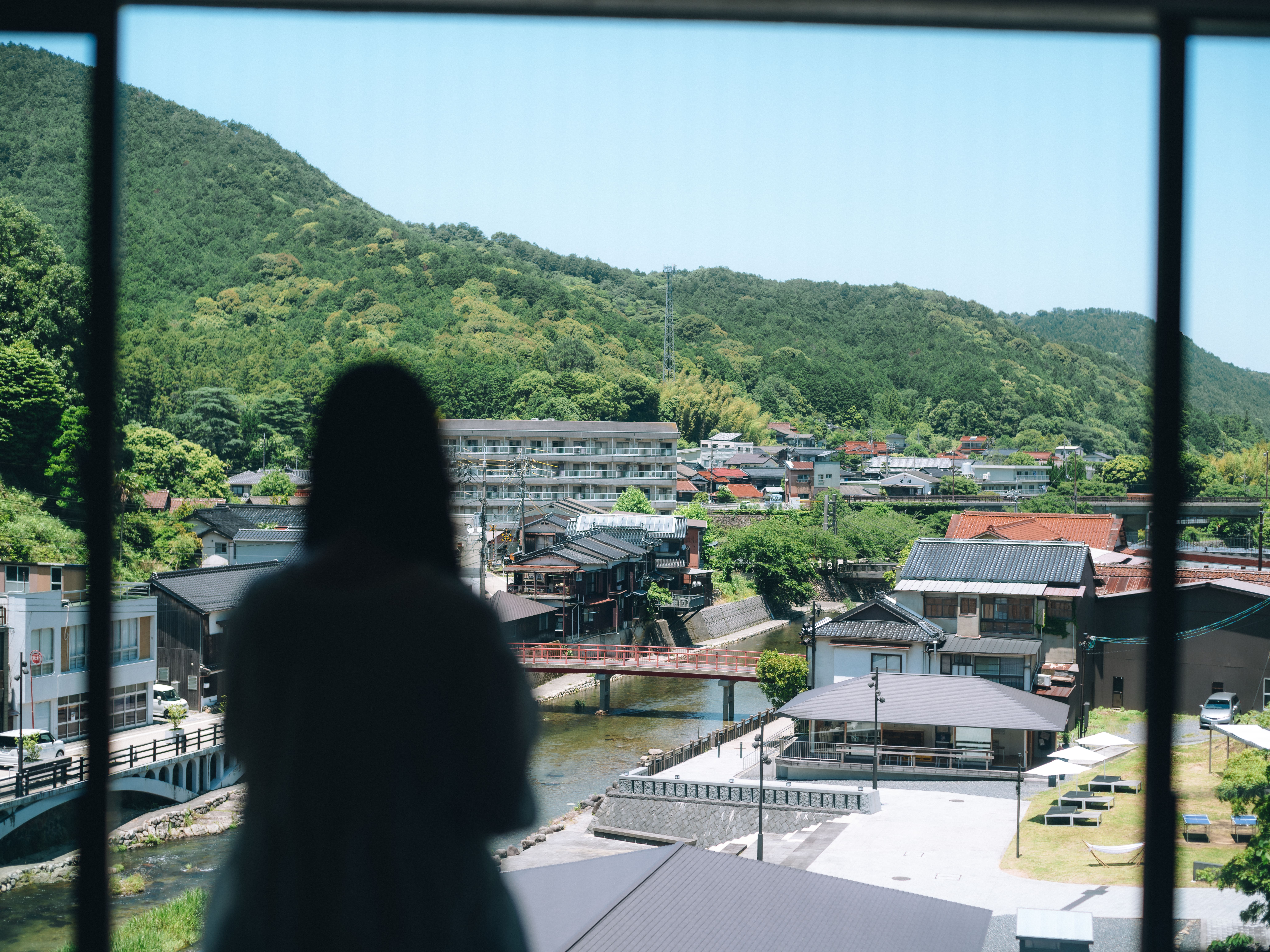 【客室からの眺望】長門湯本温泉の街並みを一望できる客室