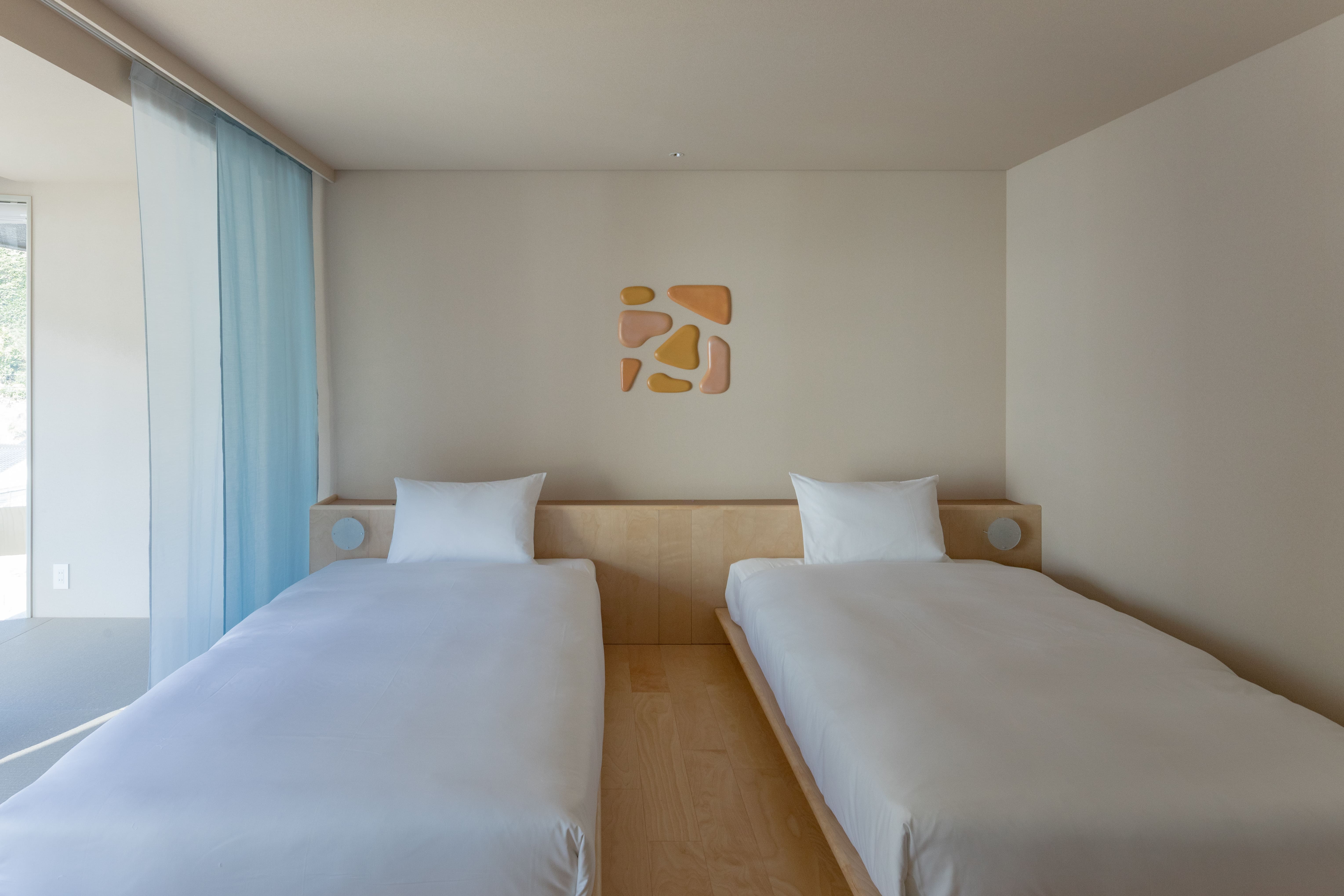 【リバービューツイン】31㎡ / セミダブルベッド2台　ゆったり寛げるリバービューツイン