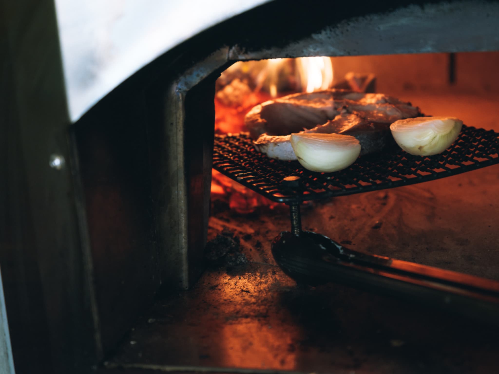 【ディナー】薪火で丁寧に焼き上げた、新鮮な食材の魅力が広がる