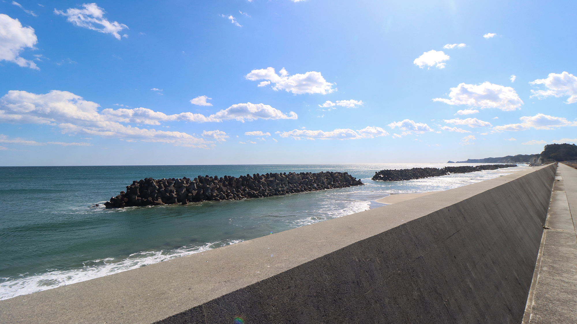 #周辺　楢葉町の最南端に位置する岩沢海水浴場から当館は車で7分の距離にございます。