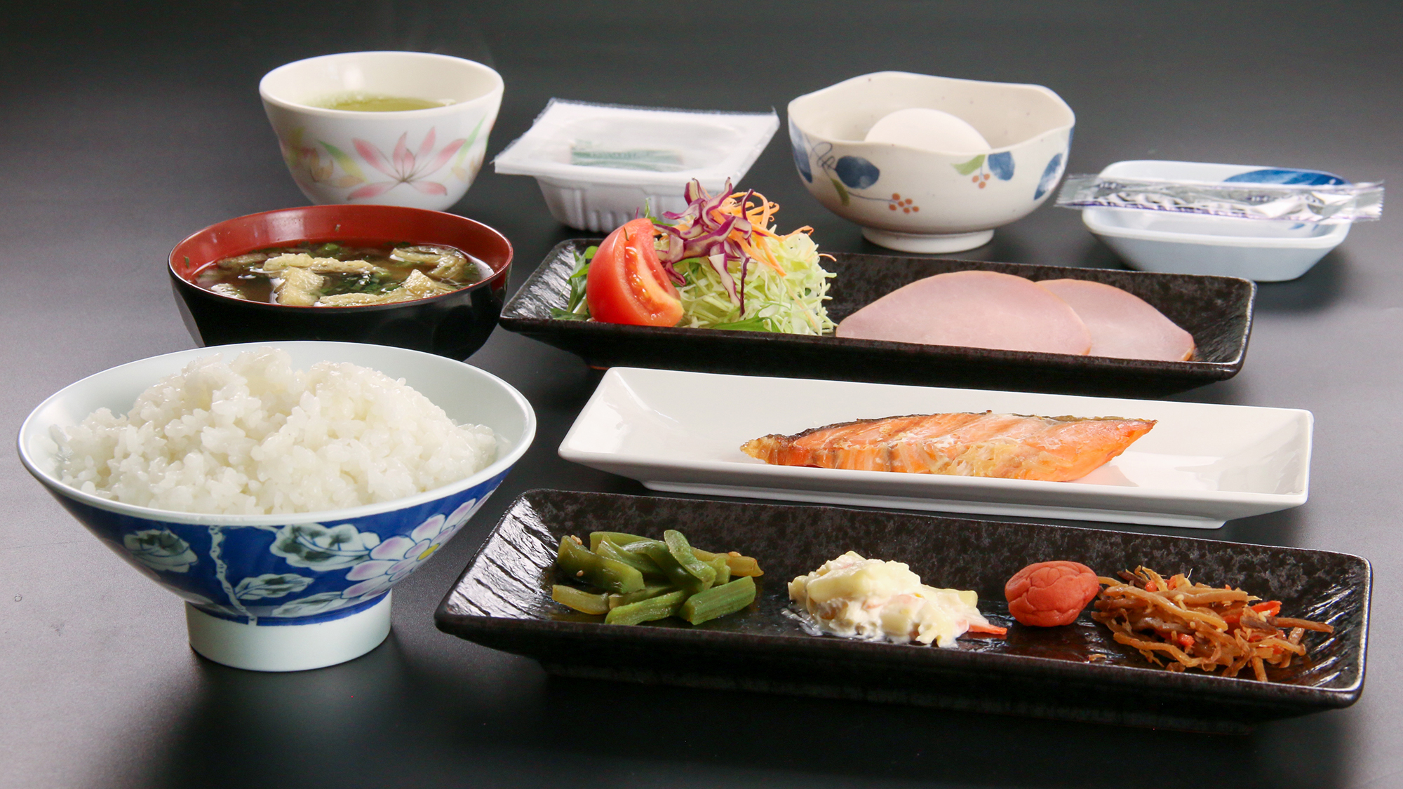 #朝食　焼き魚を中心としたバランスのとれたメニューで元気にいってらっしゃい！