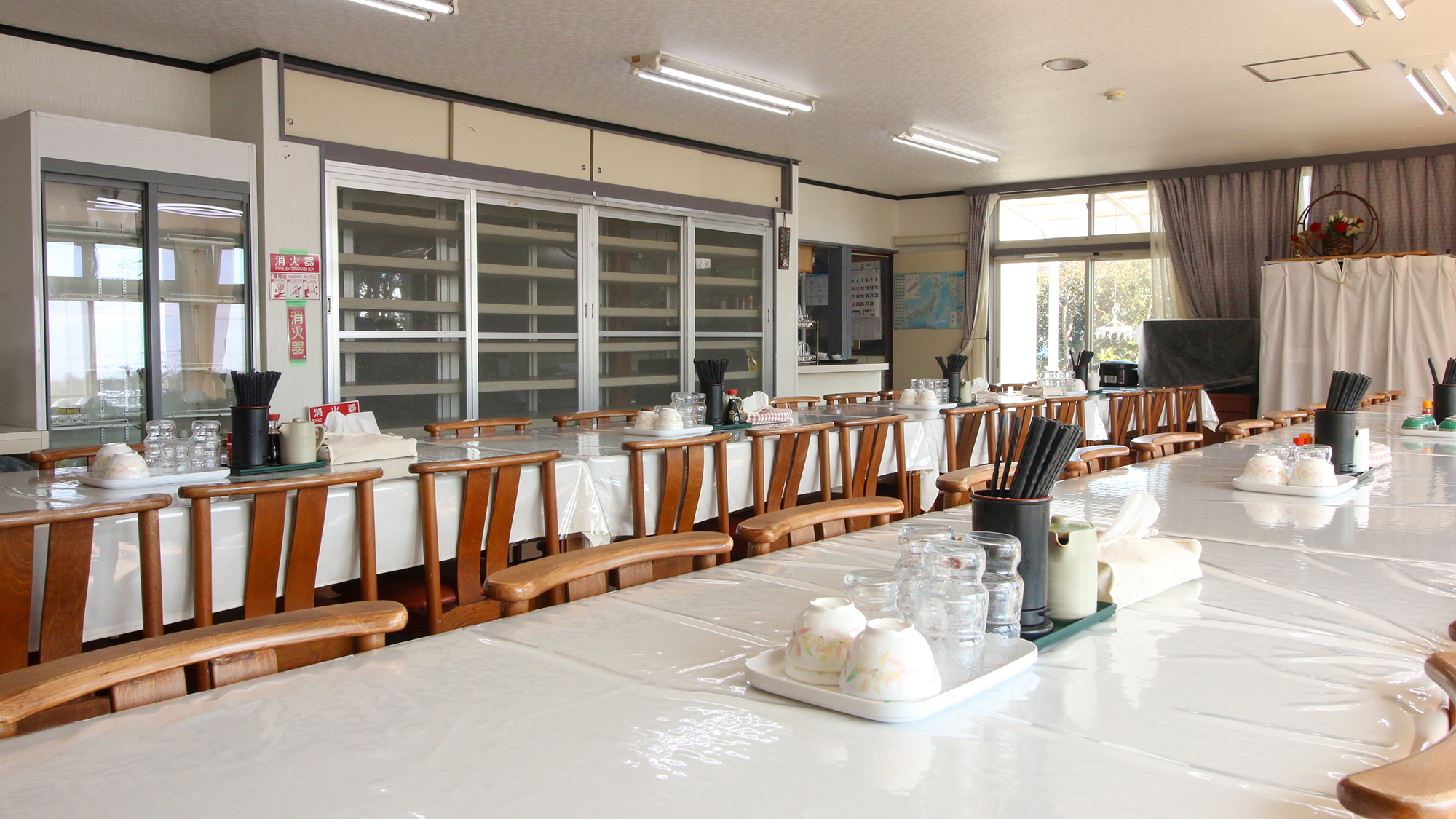 #本館食事処　温かいお食事を提供する為に保温庫にて皆様のお食事をご準備しております