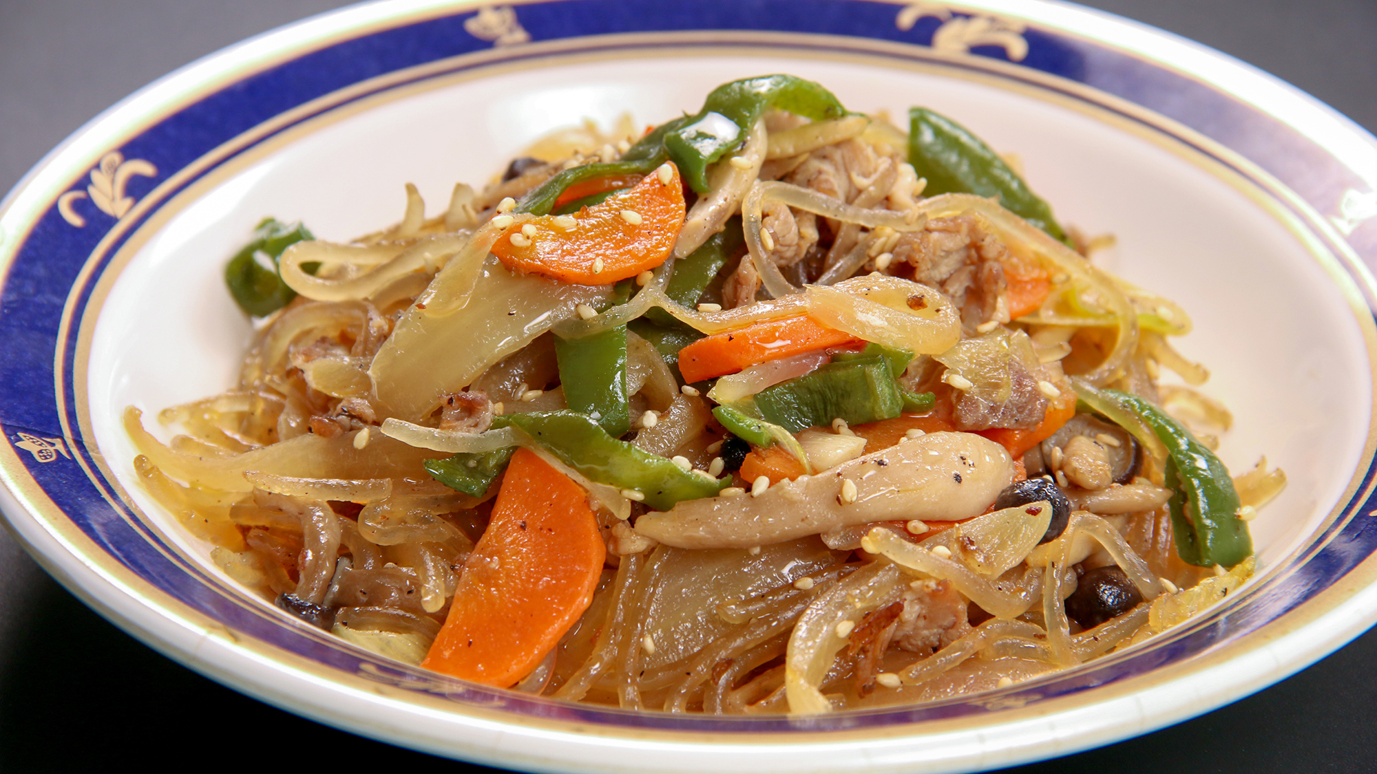 #夕食　彩り豊かなたっぷり野菜と春雨を炒めた韓国風チャプチェです