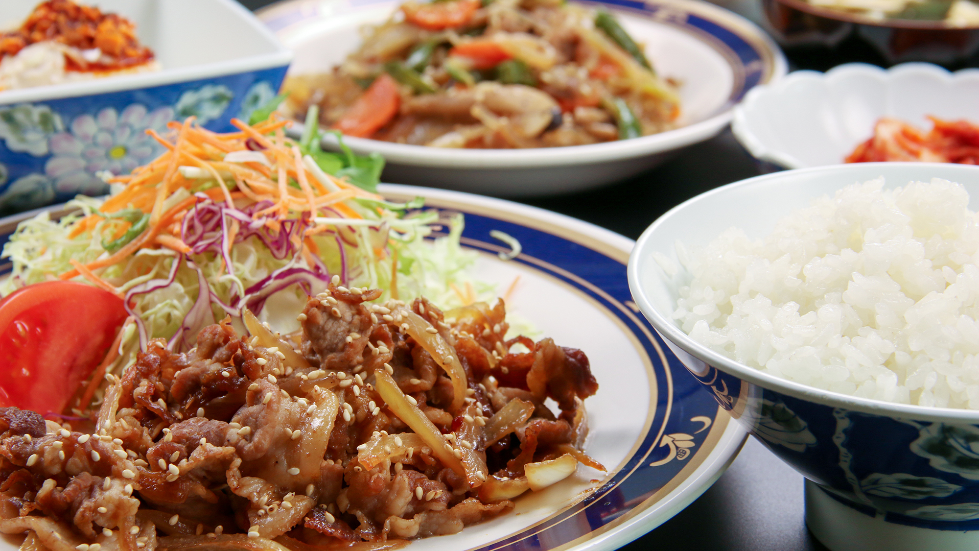 #夕食　甘辛い肉炒めと春雨チャプチェが楽しめる慶州の日替わり夕食一例