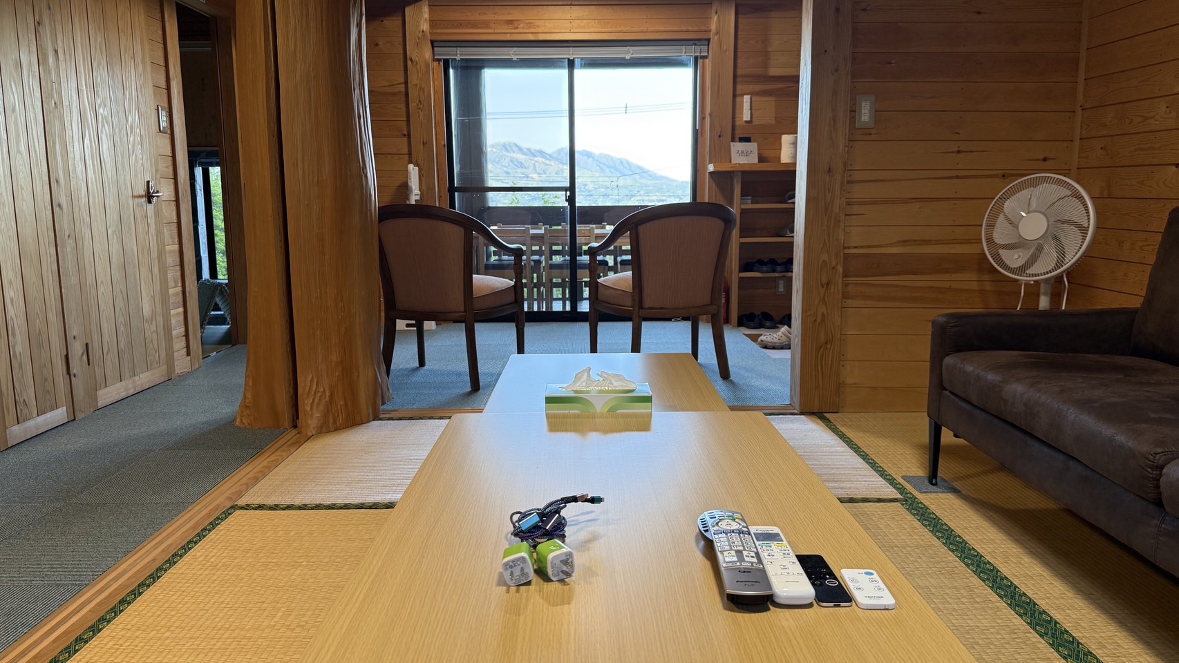 リビングのソファーからも阿蘇五岳が眺望できます。