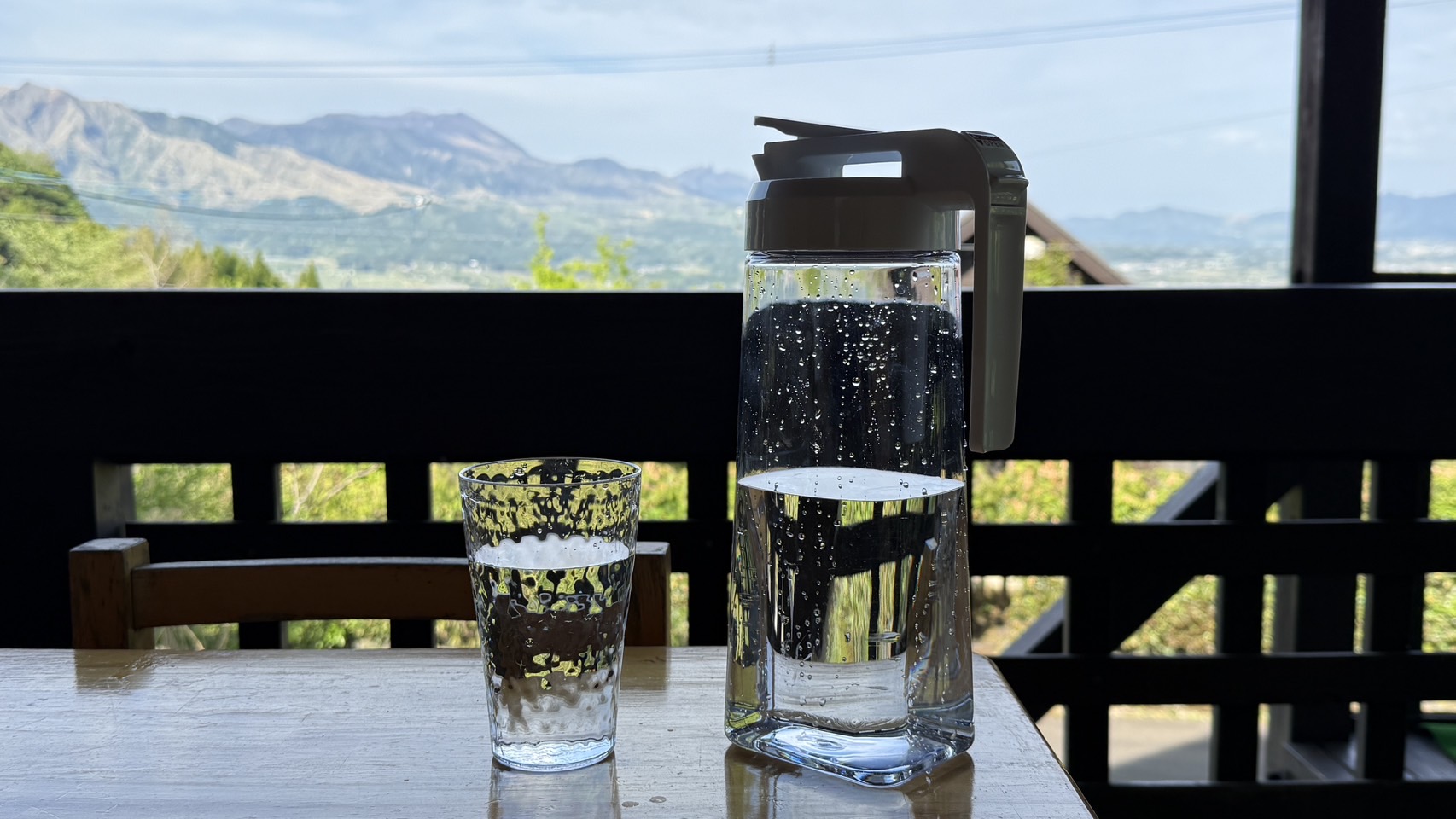 １階テラス　蛇口から南阿蘇の天然水