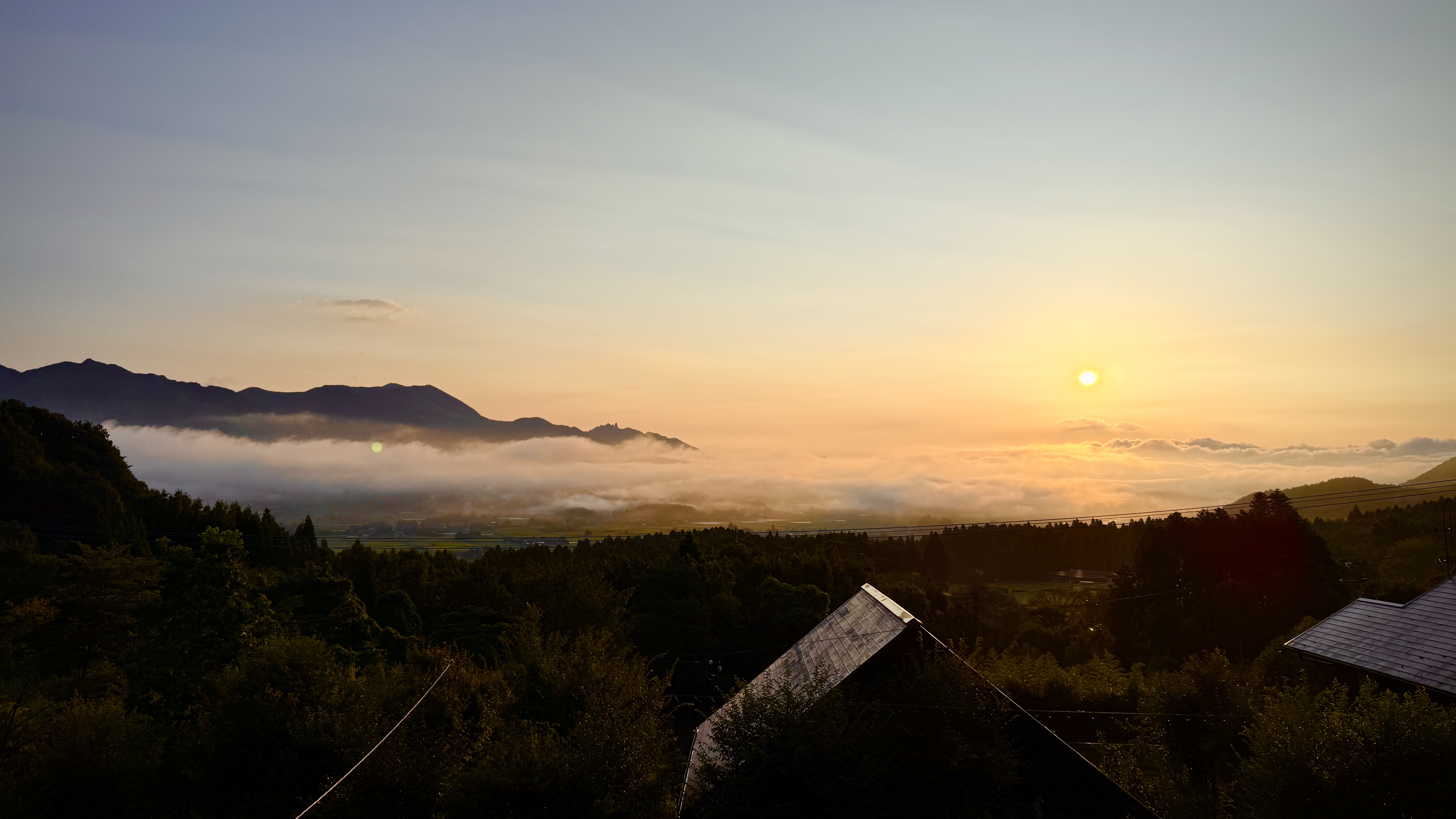 2階テラスからは雲海が見えることも・・・