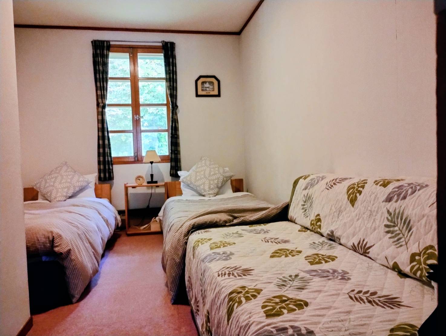 【禁煙】洋室ツイン・タイプC206／洗面化粧台・トイレ付き