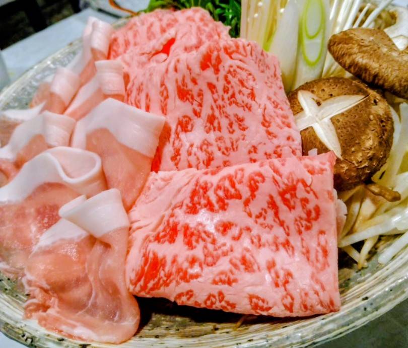 Ａ５等級飛騨牛と飛騨旨豚の特選しゃぶしゃぶ