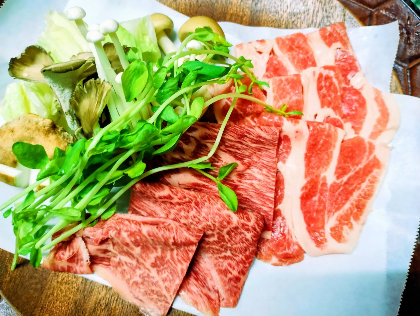 Ａ５等級飛騨牛ロース肉と飛騨旨豚肩ロースの特選しゃぶしゃぶ