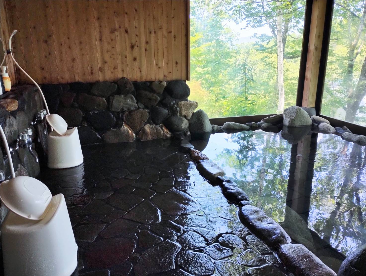 森が彩る四季の湯『森のお風呂』