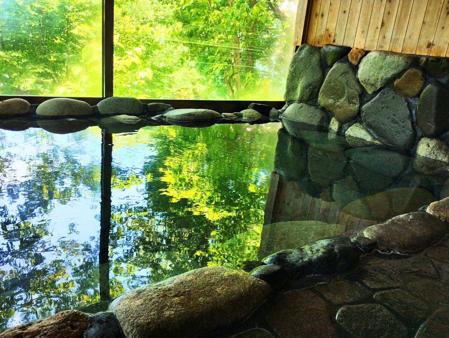 森が彩る四季の湯『森のお風呂』