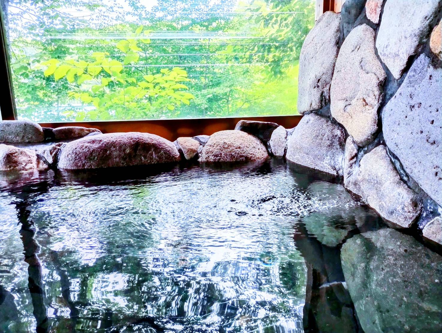 森が彩る四季の湯『森のお風呂』